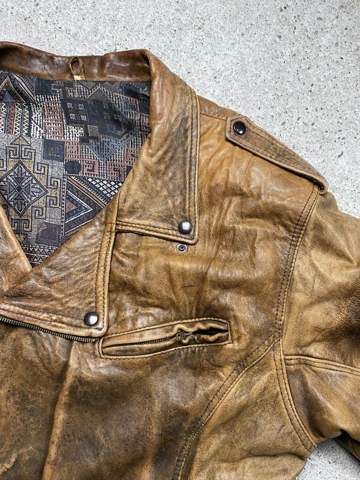 Vintage Vintage leather jacket bomber chevignon 90s USA distressed Size US XL / EU 56 / 4 - 9 Thumbnail