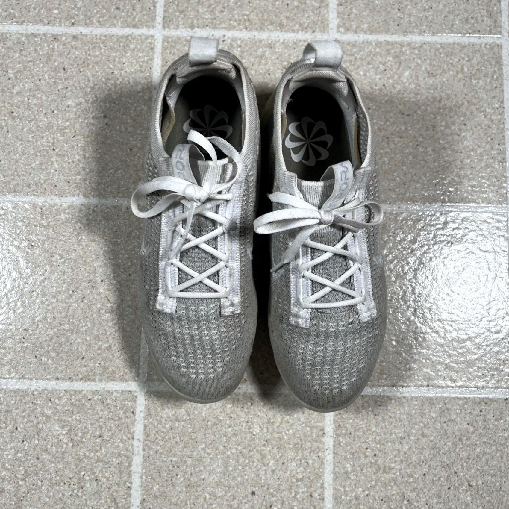 Nike Nike Air VaporMax Flyknit 2021 Sneakers Men 6 Silver Womens 7.5 Athletic-Vintage? Size US 6 / EU 39 - 3 Thumbnail