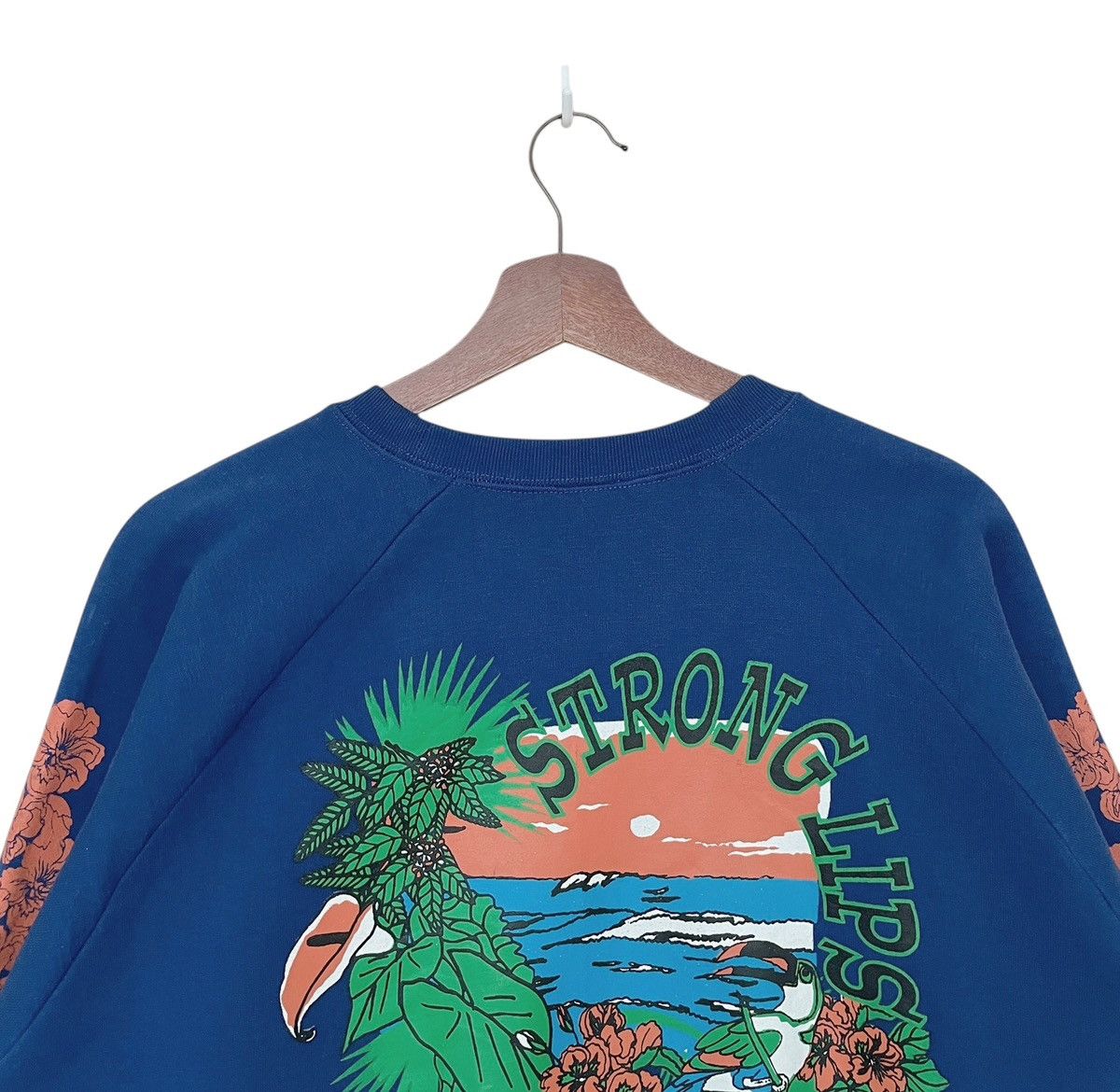 Vintage Vintage Brand Strong Lips Hawai Sweatshirt 2000s Size US L / EU 52-54 / 3 - 8 Thumbnail