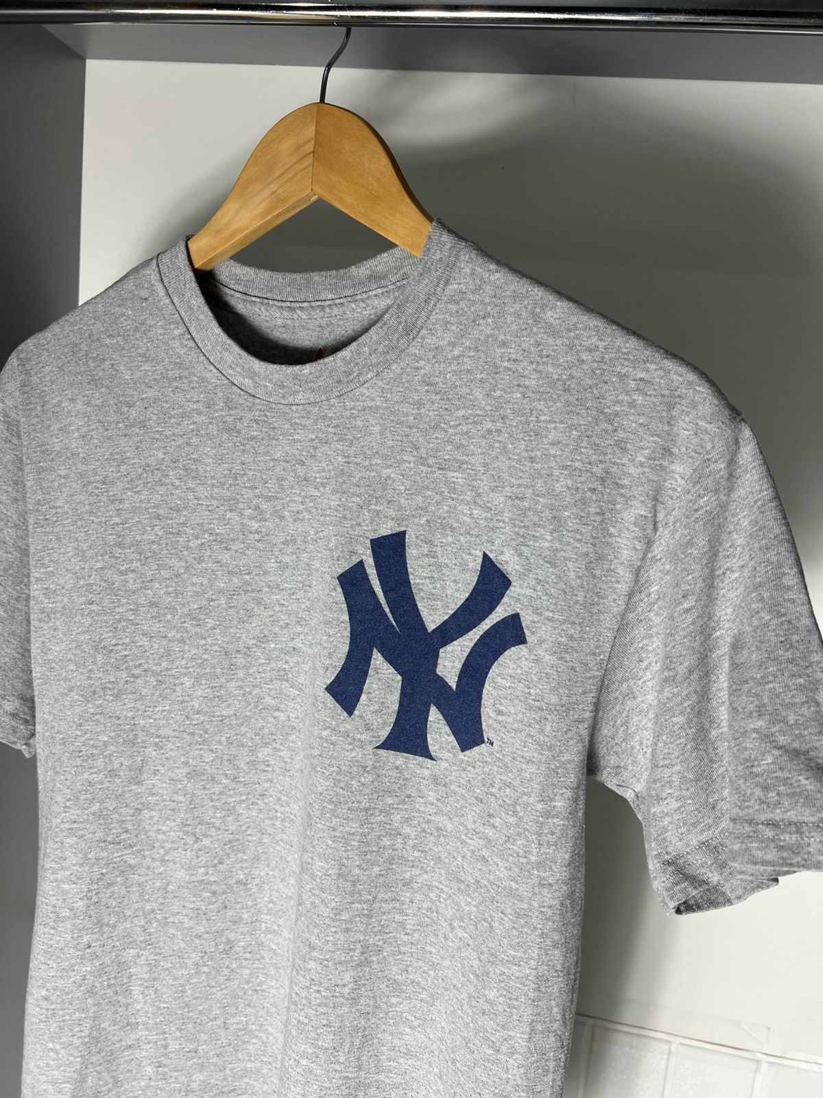 Majestic VINTAGE MAJESTIC NEW YORK YANKEES MLB RETRO T-SHIRT Y2K 90s Size US M / EU 48-50 / 2 - 11 Thumbnail