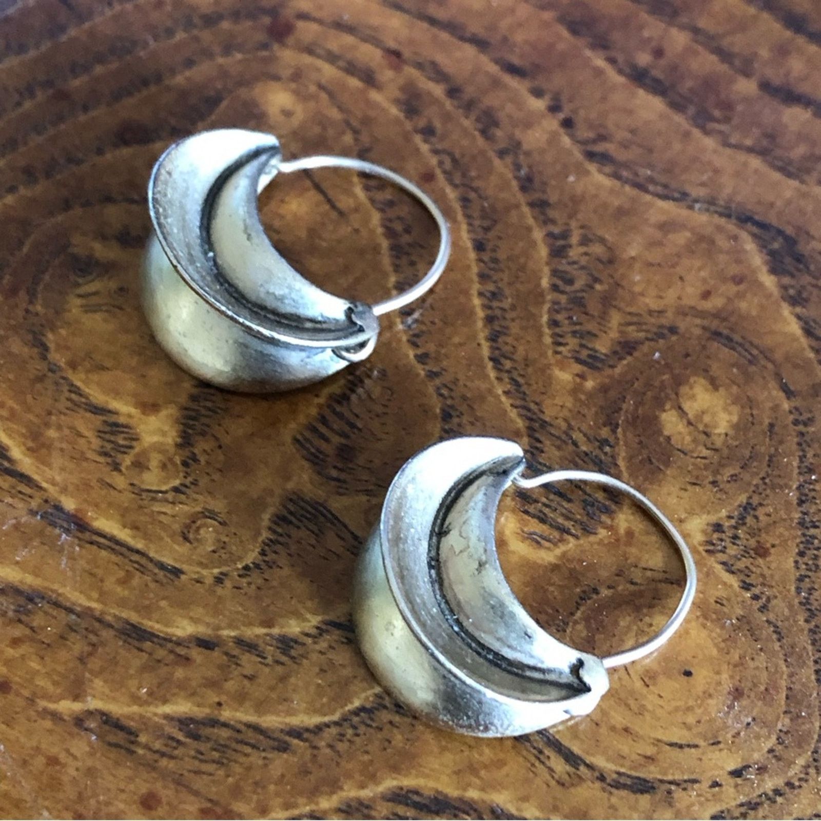 Vintage Vintage matte gold moon shape dangle loop earrings Size ONE SIZE - 6 Thumbnail