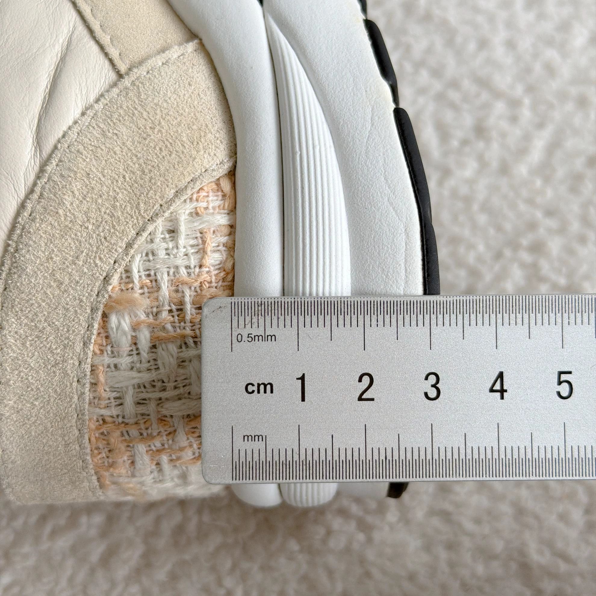 Chanel Chanel tweed sneaker 37.5 2255 Size US 7 / IT 37 - 9 Thumbnail