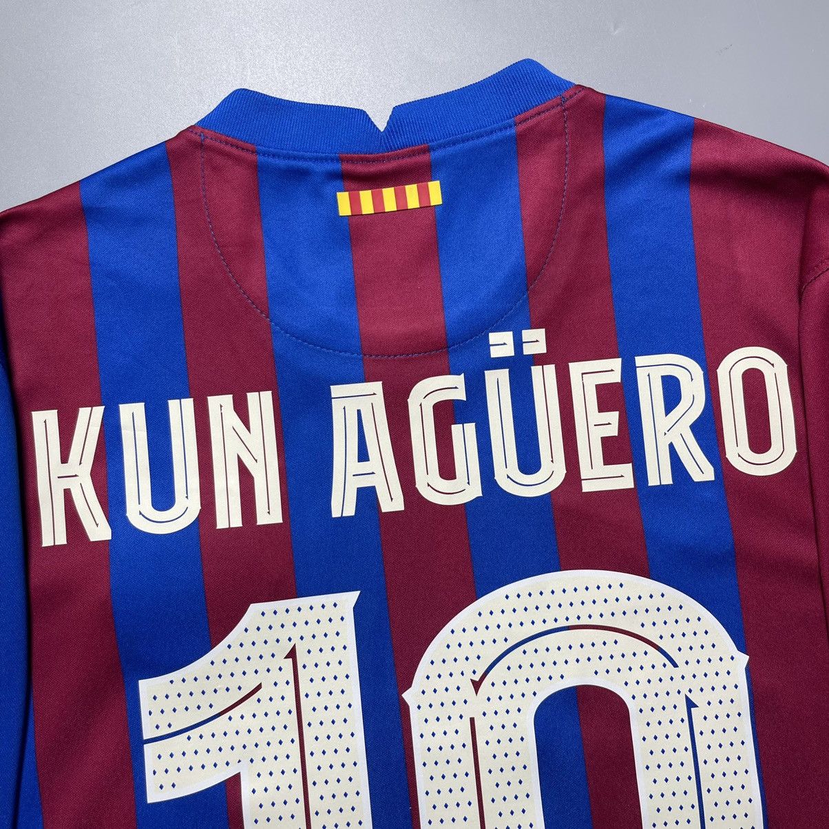 Nike BARCELONA NIKE 2021/2022 FOOTBALL HOME JERSEY #19 AGUERO Size US M / EU 48-50 / 2 - 11 Thumbnail