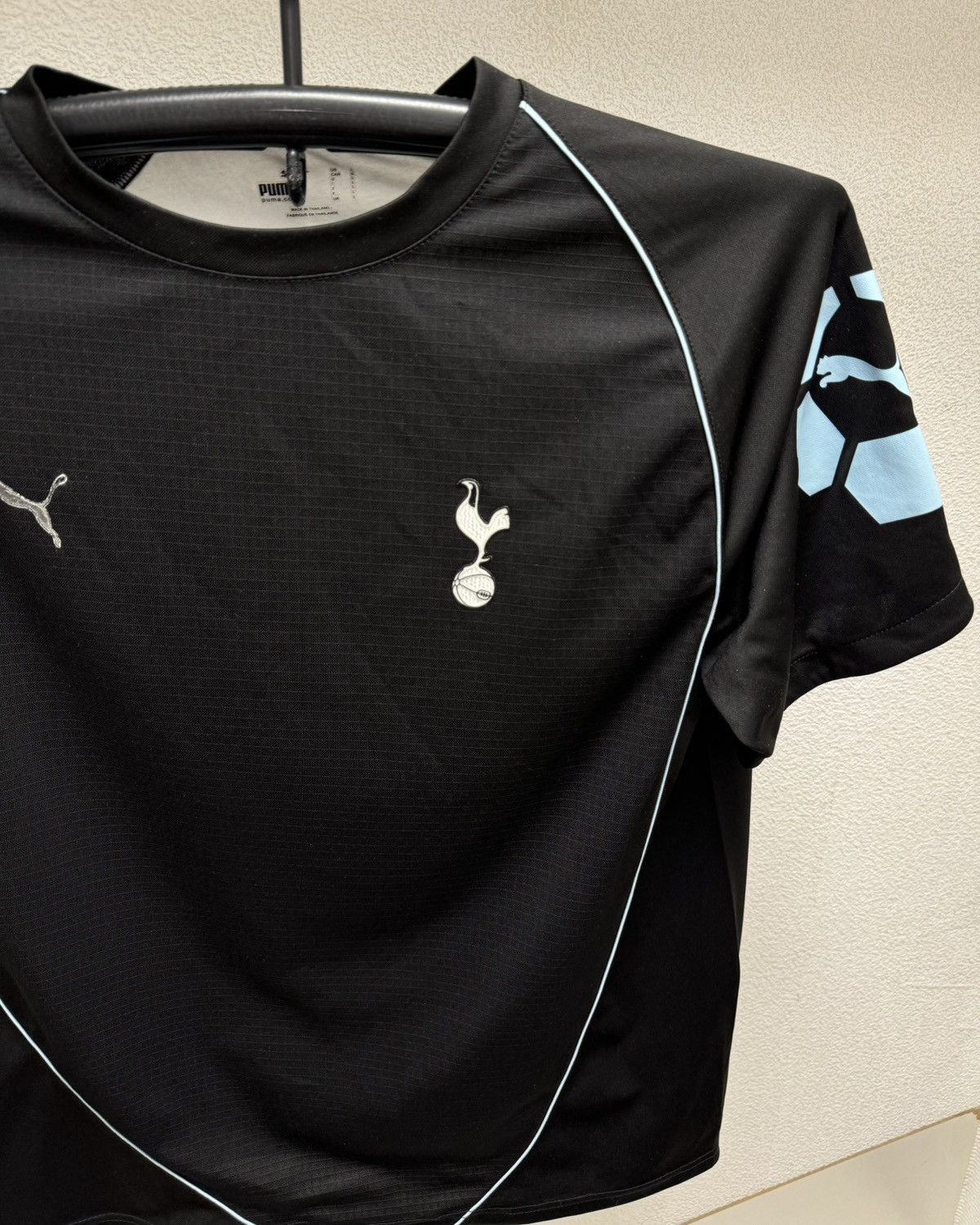 Puma Tottenham Hotspurs puma soccer jersey L sz black Size US L / EU 52-54 / 3 - 5 Thumbnail