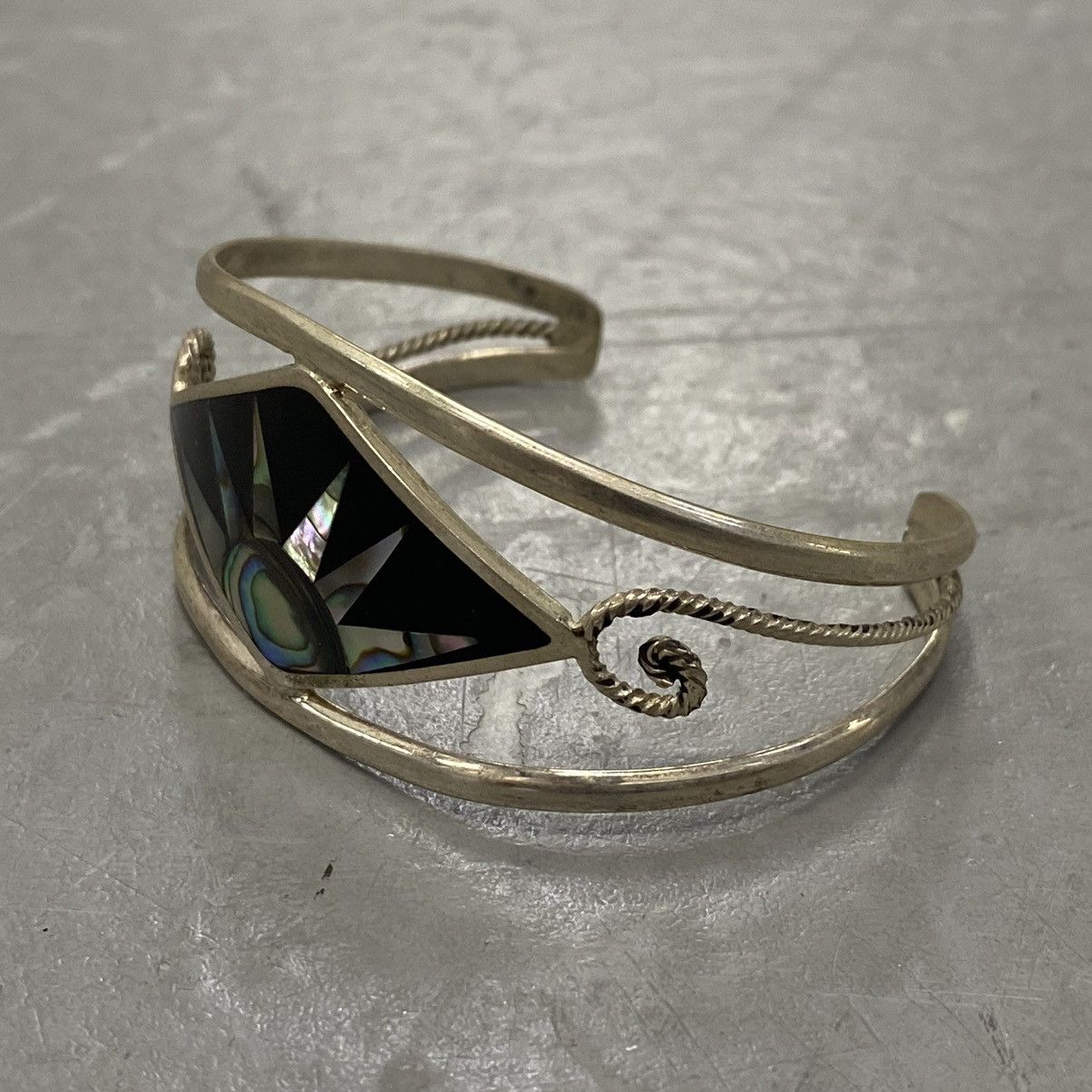 Kapital × Vintage Vtg 60s 70s Navajo Alpaca Silver Mother of Pearl Sun Cuff Size ONE SIZE - 3 Thumbnail