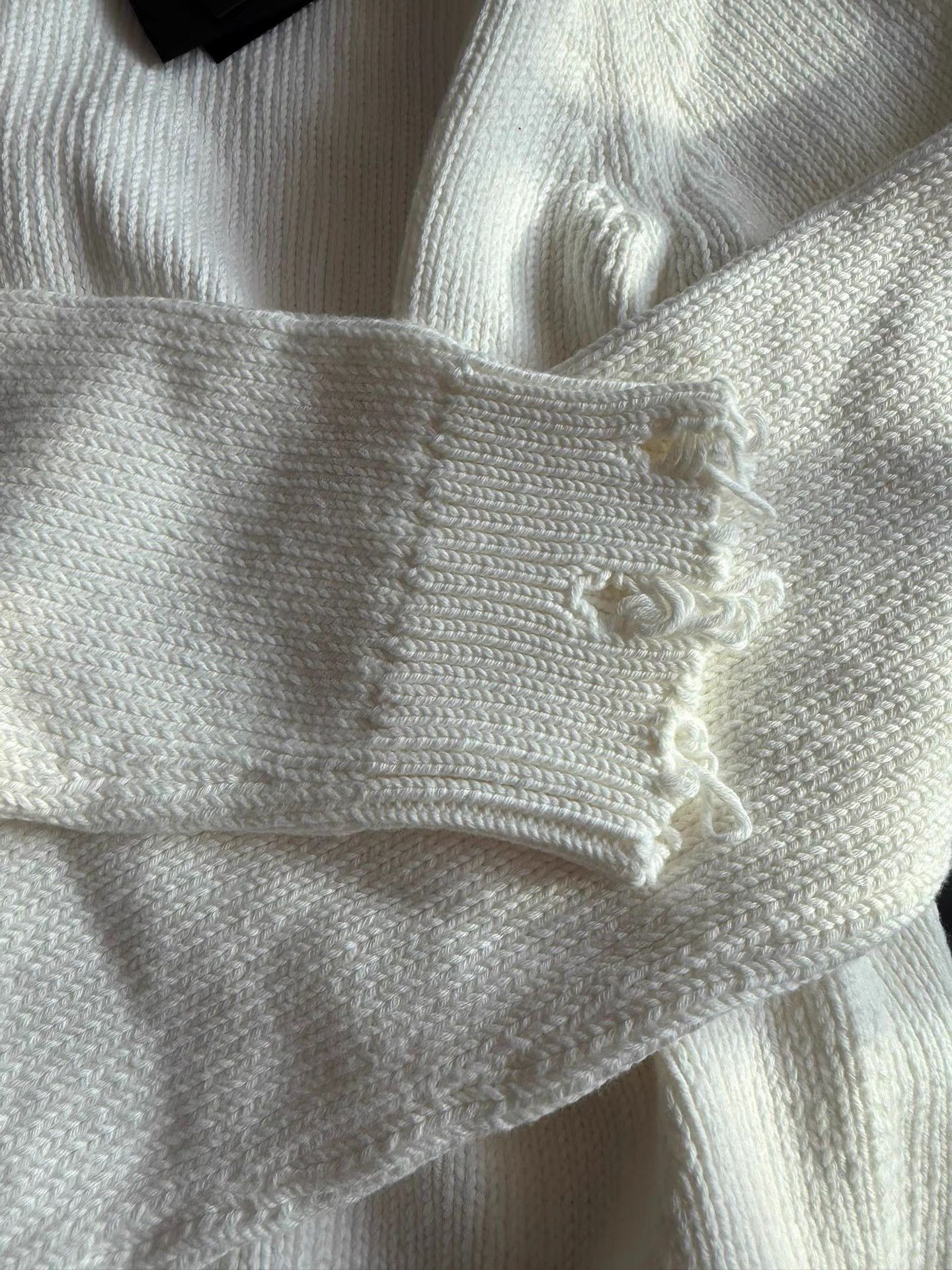 Saint Laurent Paris Saint Laurent Men's Solid Color Knit Sweater K33 Size US M / EU 48-50 / 2 - 6 Thumbnail