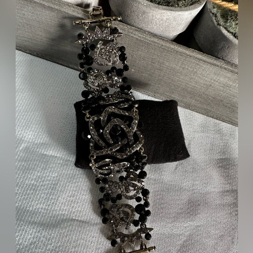 Vintage Fashion Jewelry Gold brass Bracelet with Black rhinestones Size ONE SIZE - 2 Thumbnail