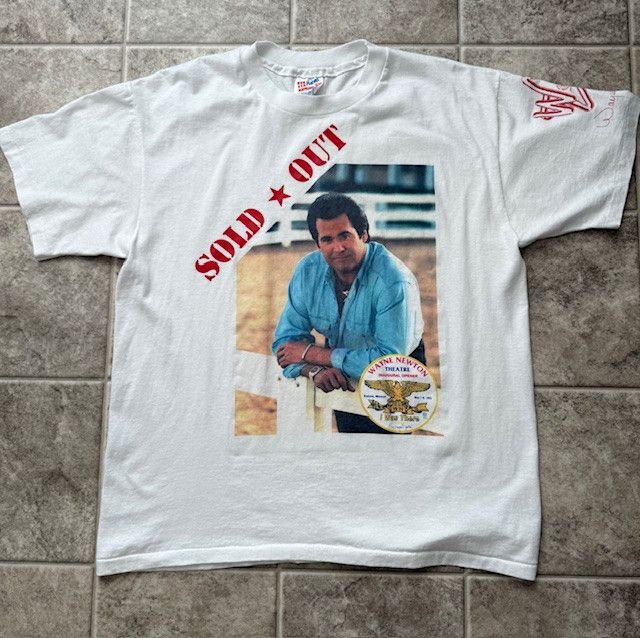Vintage Vintage 'Sold Out' Wayne Newton T-Shirt Size US L / EU 52-54 / 3 - 1 Thumbnail