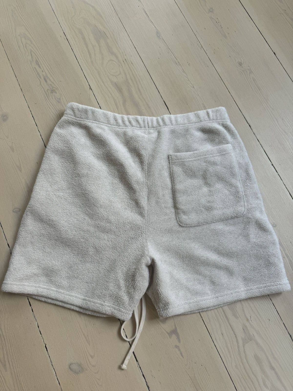 Essentials × Fear of God Fear of god essential shorts Size US 32 / EU 48 - 2 Thumbnail