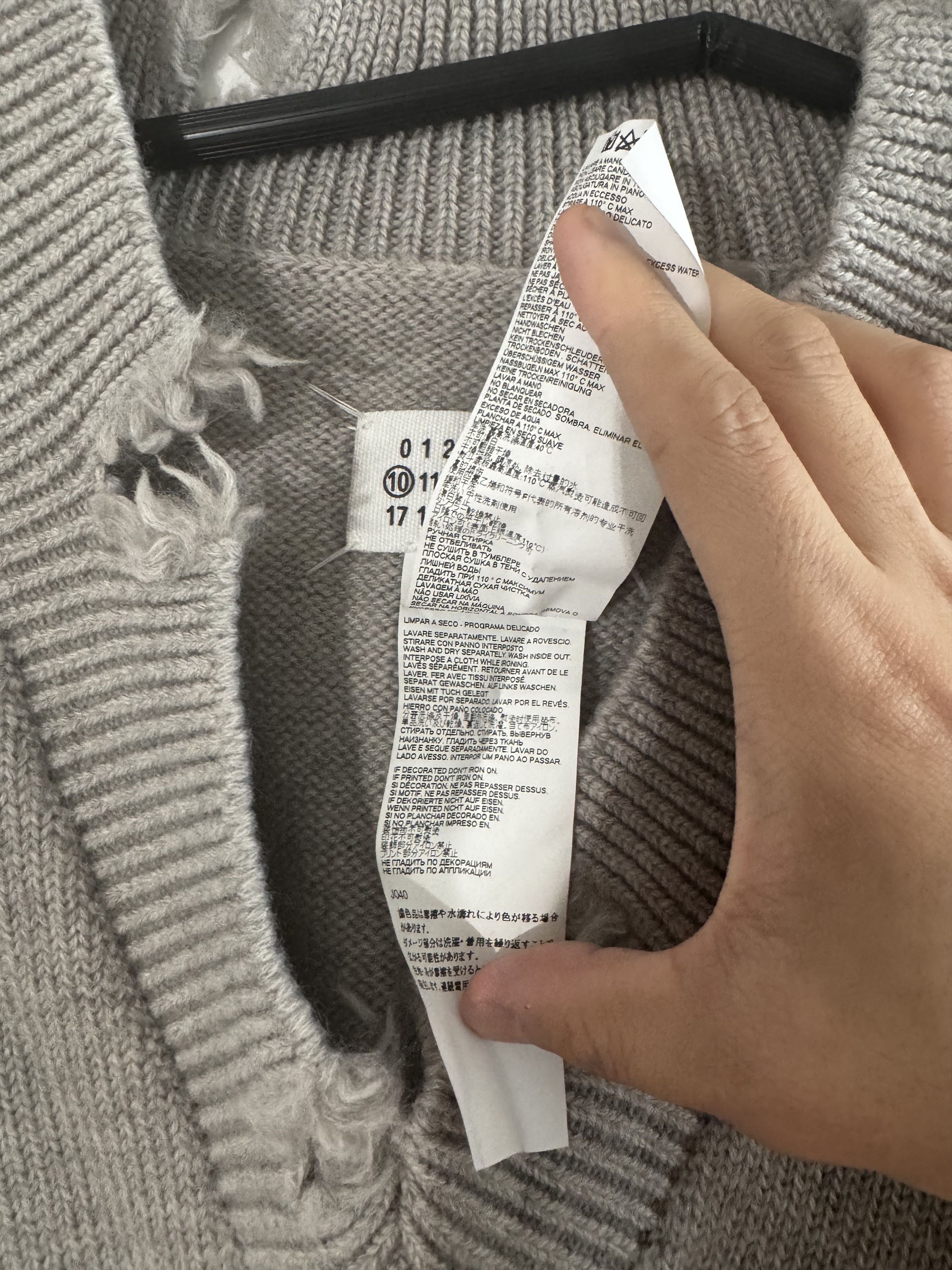 Maison Margiela Destroyed sleeveless Knit Vest Size US M / EU 48-50 / 2 - 3 Thumbnail