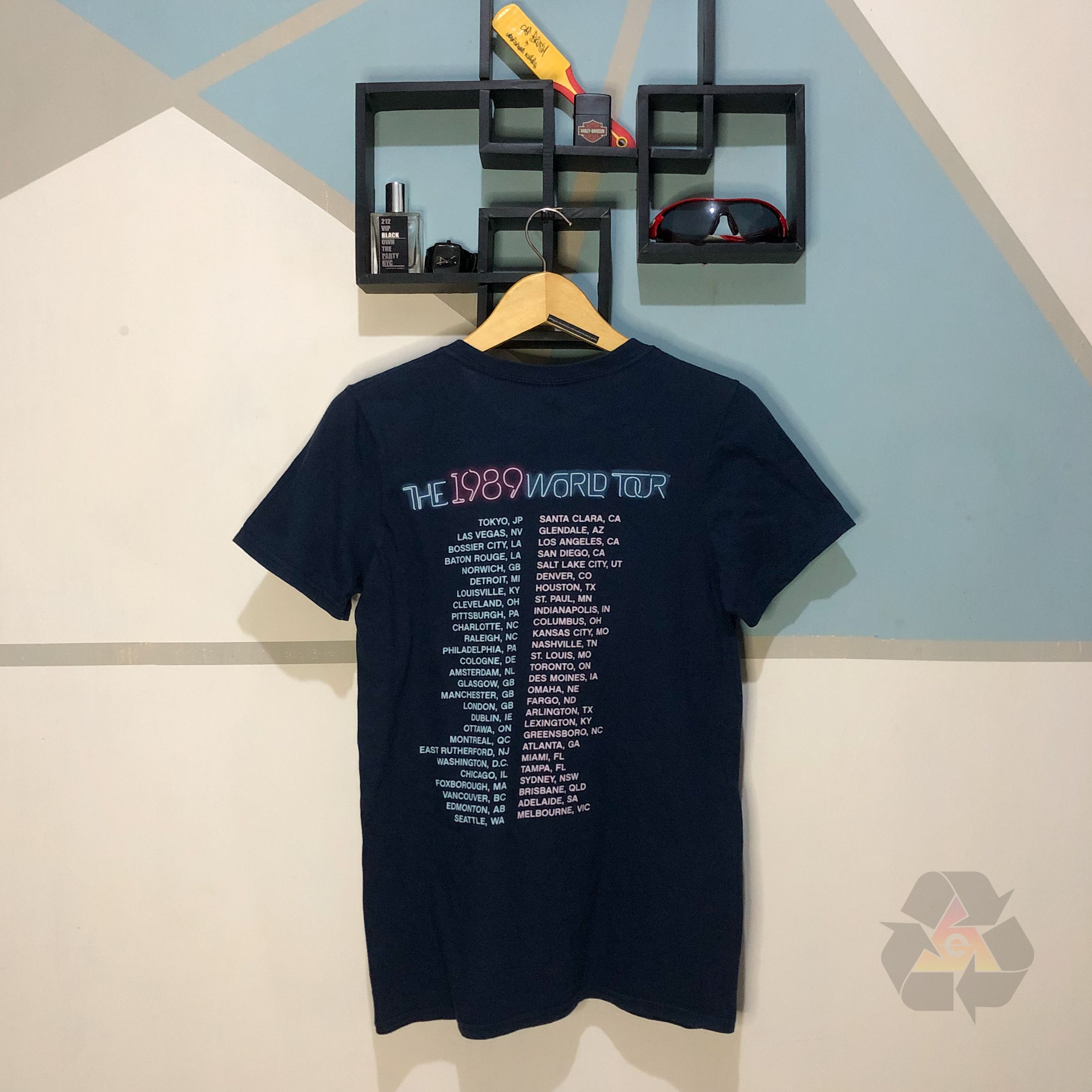 Band Tees Taylor Swift The 1989 World Tour T-Shirt Size S / US 4 / IT 40 - 11 Thumbnail