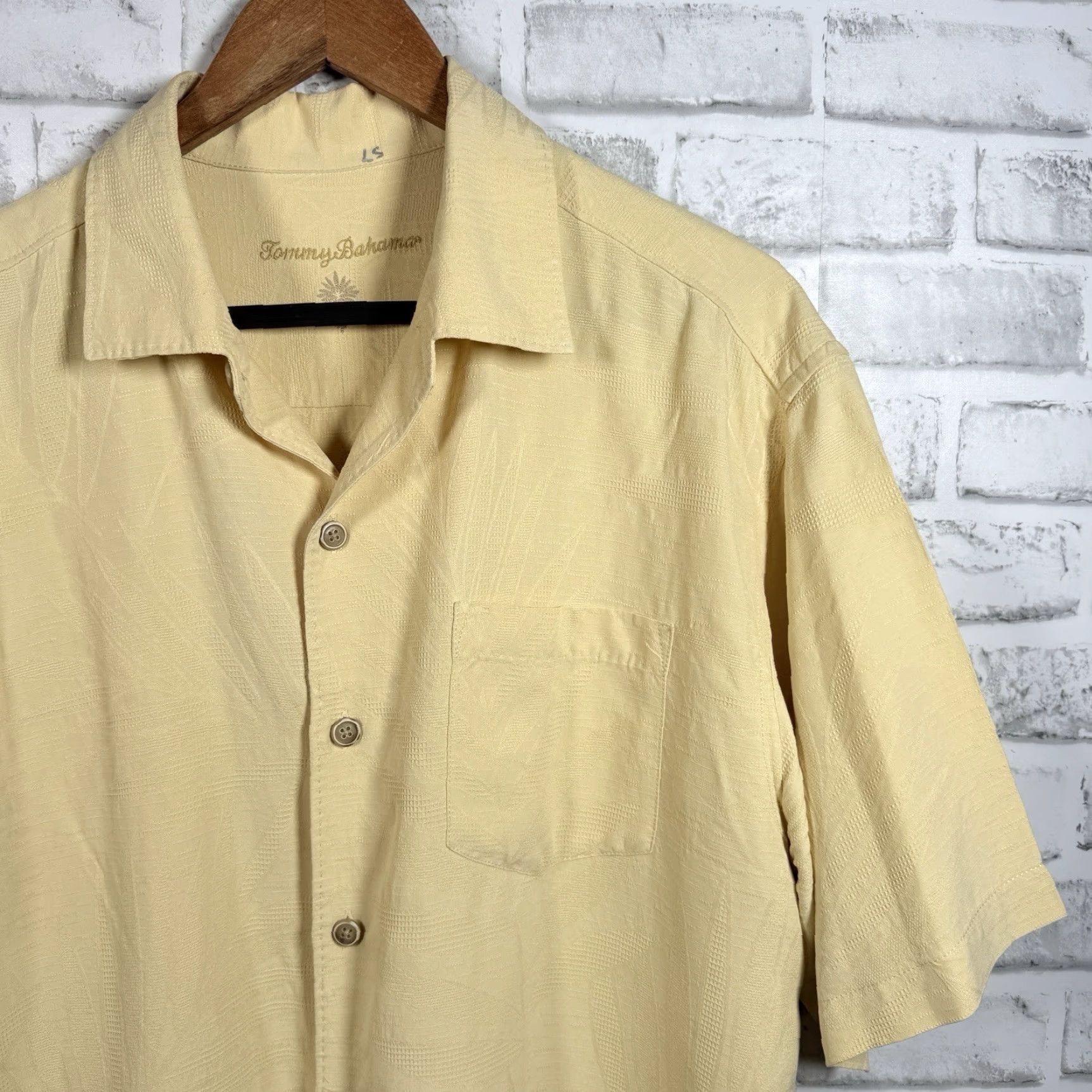 Tommy Bahama VINTAGE Tommy Bahama Leaf Print Silk Hawaiian Shirt Mens L Short Sleeve Yellow 100% Silk Button-Up Regular Size Men Size US L / EU 52-54 / 3 - 2 Thumbnail