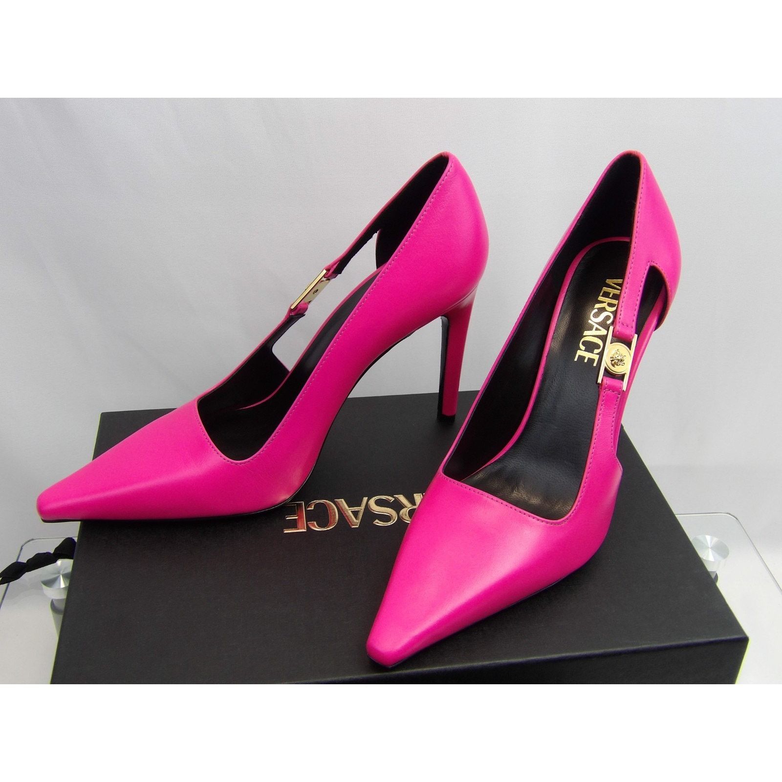 Versace VERSACE PINK LEATHER GOLD MEDUSA HEEL PUMPS 36.5 6.5 SPAIN Size US 6.5 / IT 36.5 - 1 Thumbnail