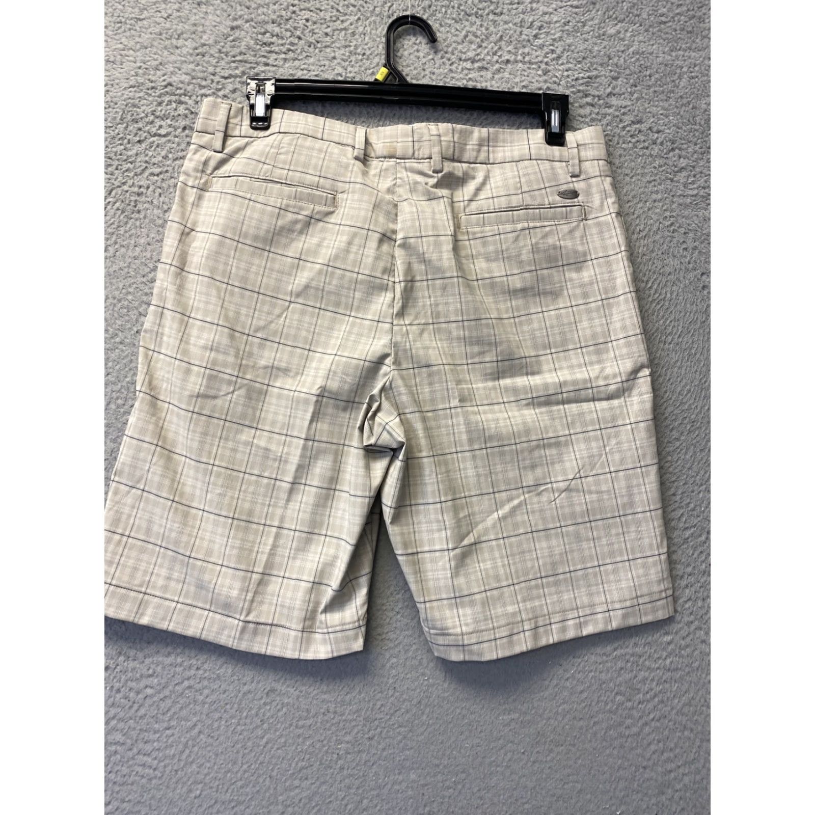 Vintage Greg Norman Casual Golf Shorts Chino Men's Size 34 Flat Front Plaid Beige/98-15 Size US 34 / EU 50 - 6 Thumbnail