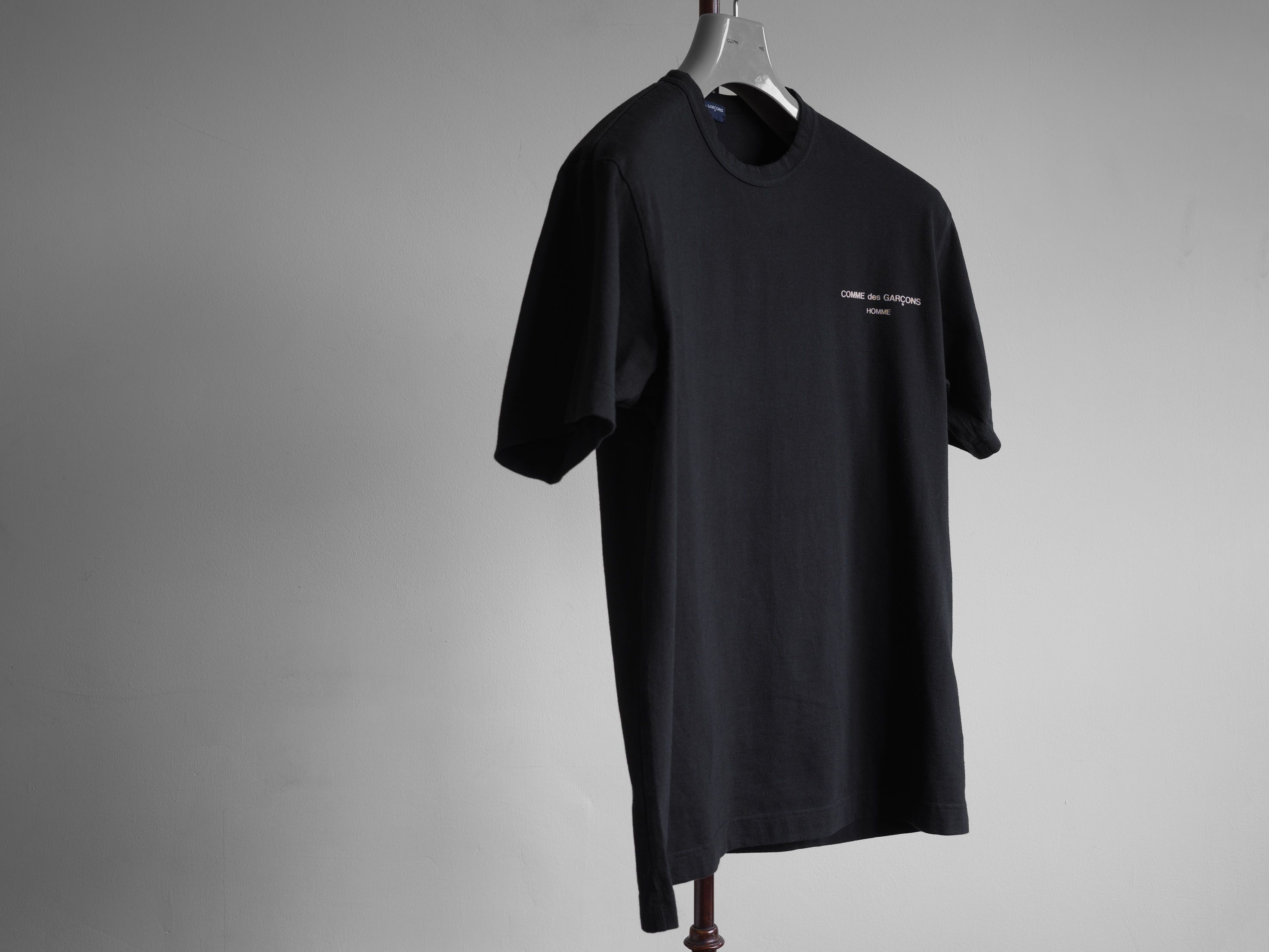 Comme des Garcons Homme SS2005 COMME des GARCONS HOMME LOGO PRINT T-SHIRT Size US S / EU 44-46 / 1 - 2 Thumbnail