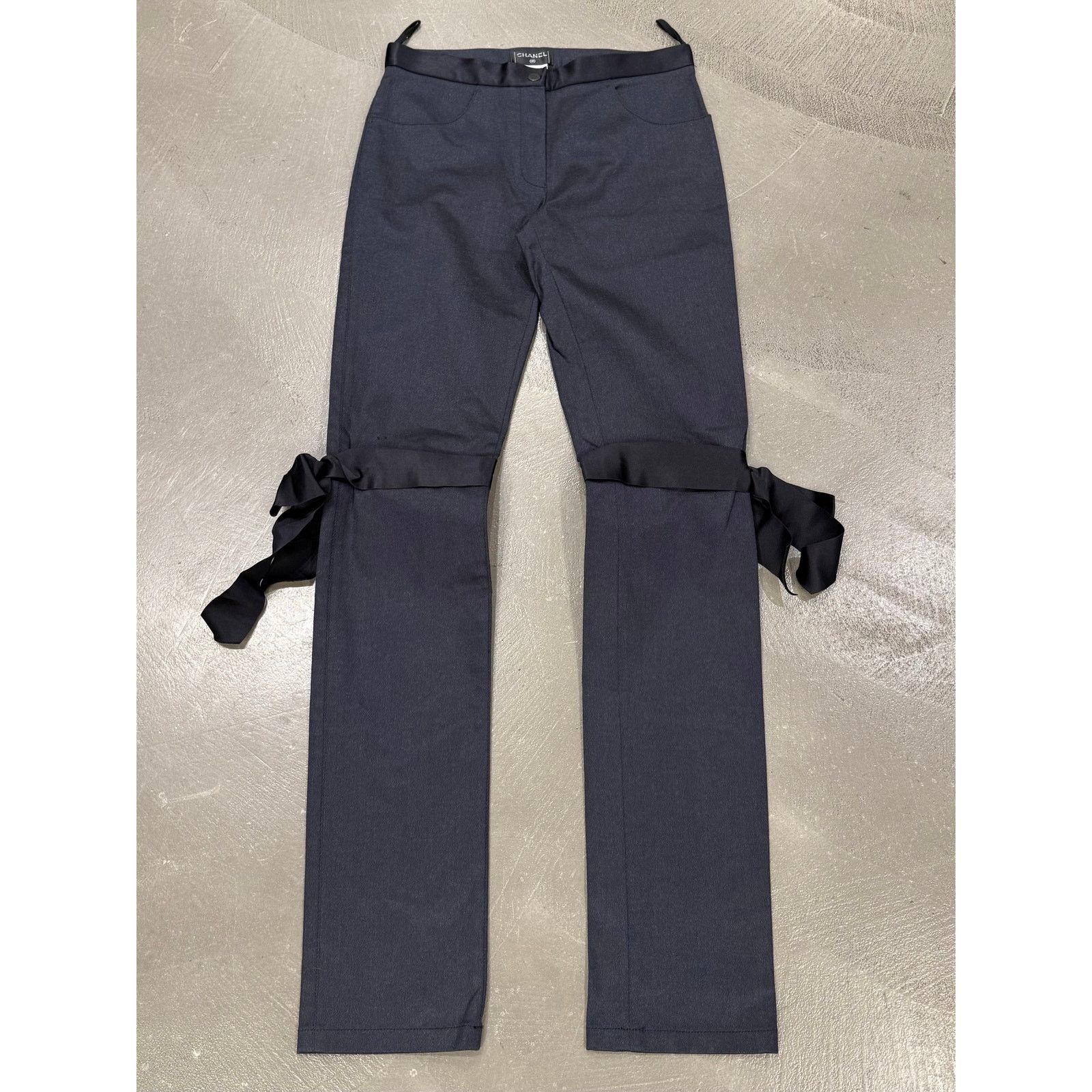 Chanel A/W2005 Chanel Sample runway bow jeans Size 27" / US 4 / IT 40 - 1 Thumbnail