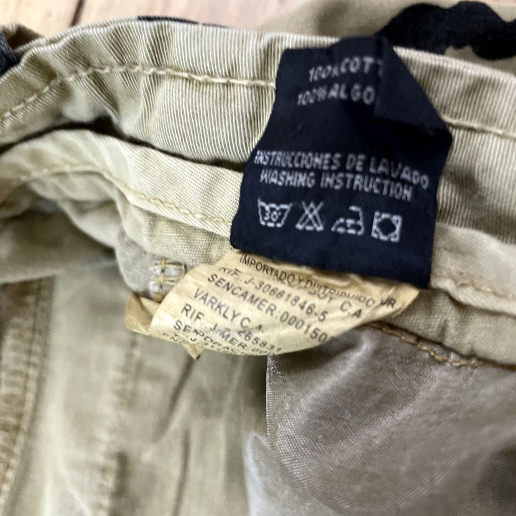 Vintage dcuk Cargo Shorts Mens 34 Black Gold Tan Bitblock Lightweight Bermuda 13in Camouflage 90s Hip Casual Travel Workwear Mens Size US 35 - 6 Thumbnail