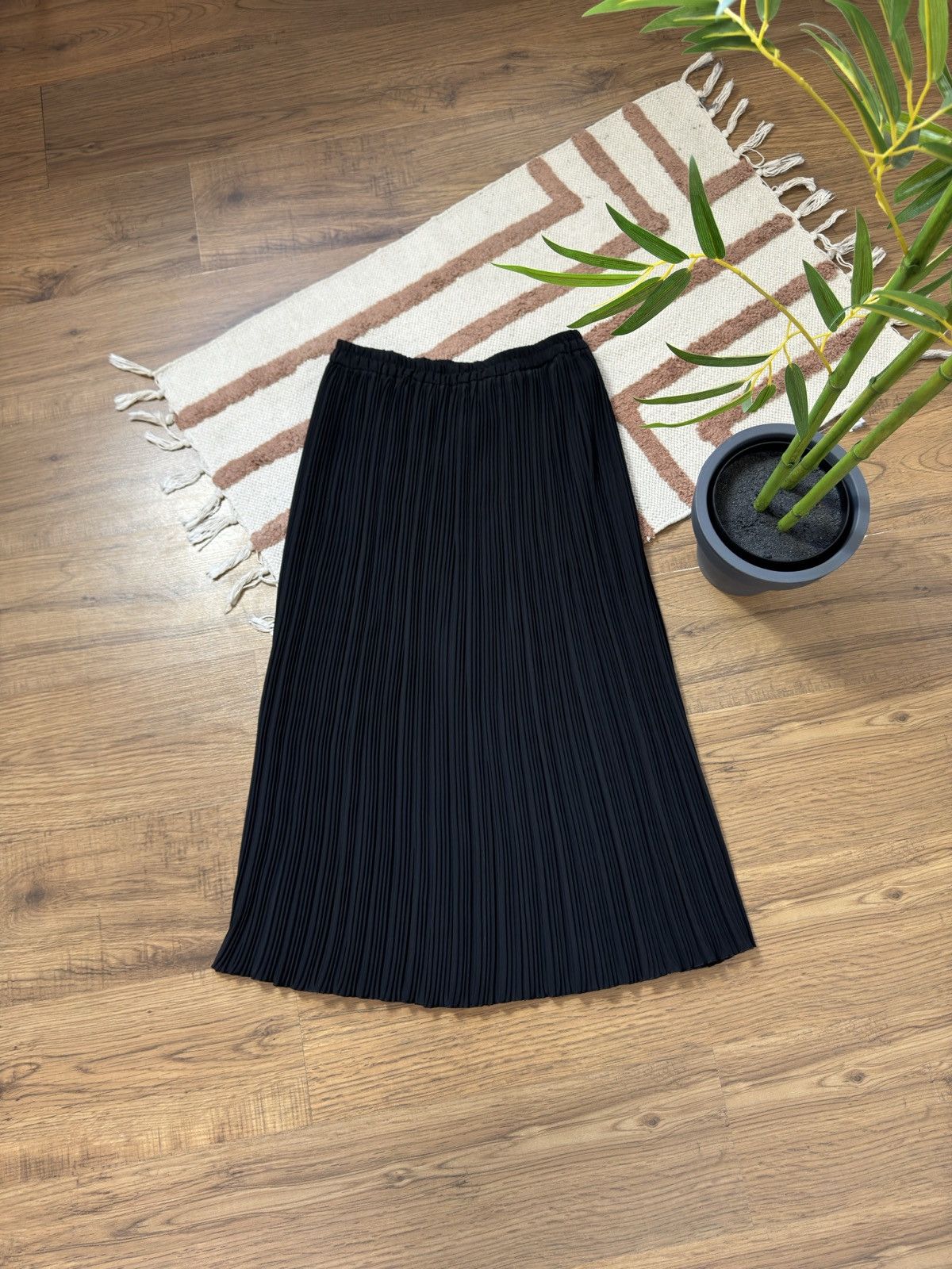 Vintage VINTAGE MAXI SKIRT PLEATED ISSEY MIYAKE STYLE Size 28" / US 6 / IT 42 - 3 Thumbnail