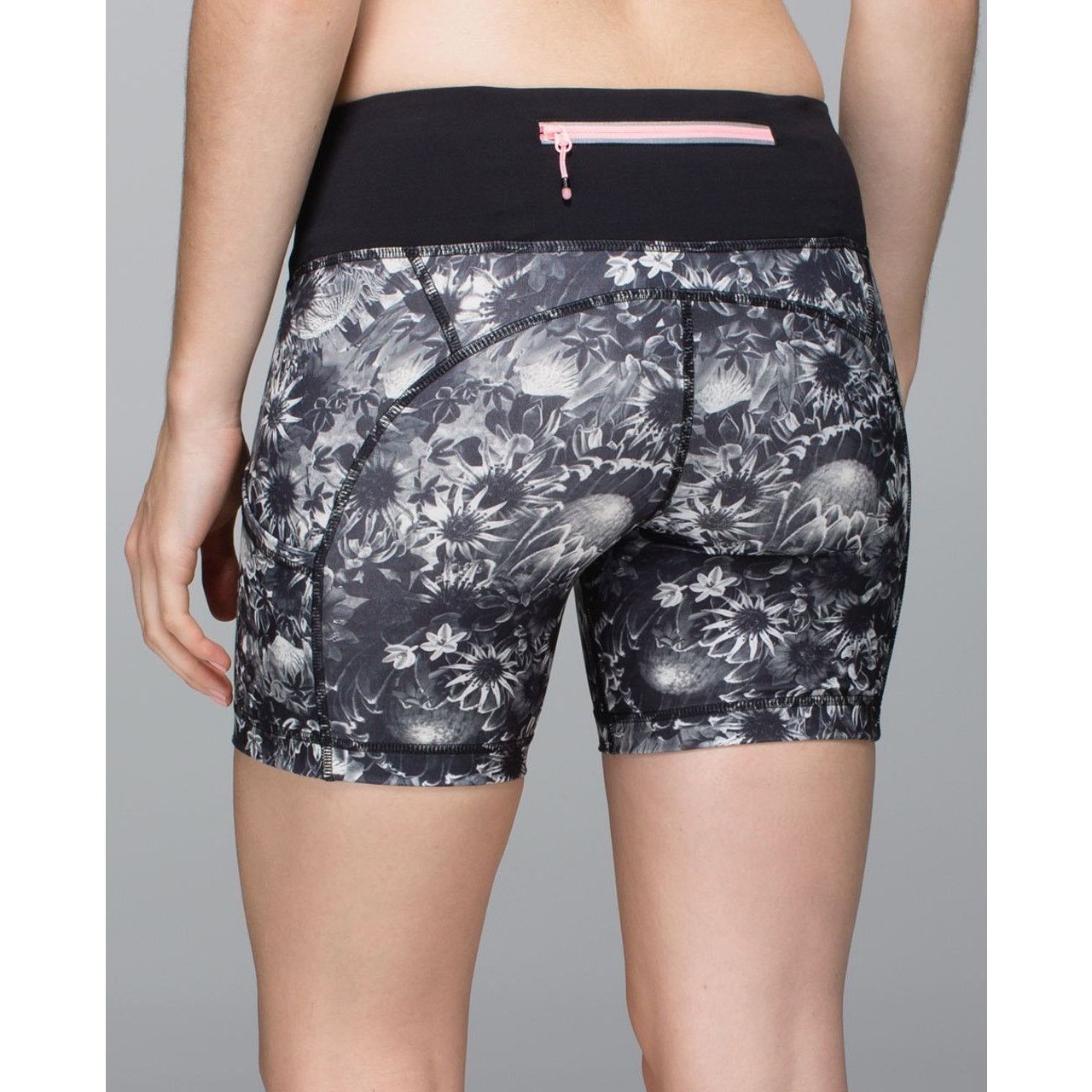 Lululemon Lululemon Run: Dart & Dash Short *Block-It Pocket Flowabunga Size 27" / US 4 / IT 40 - 2 Thumbnail