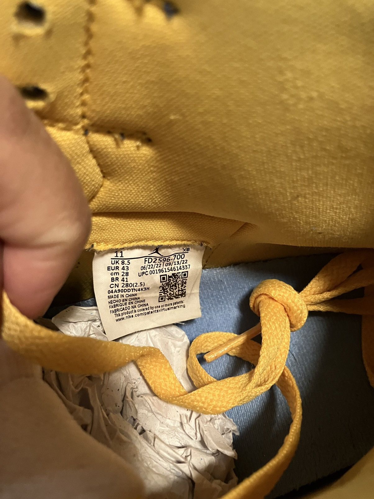 Jordan Brand Nike Air Jordan 1 Retro OG High Reverse Laney FD2596-700 Size US 11 / IT 41 - 6 Thumbnail
