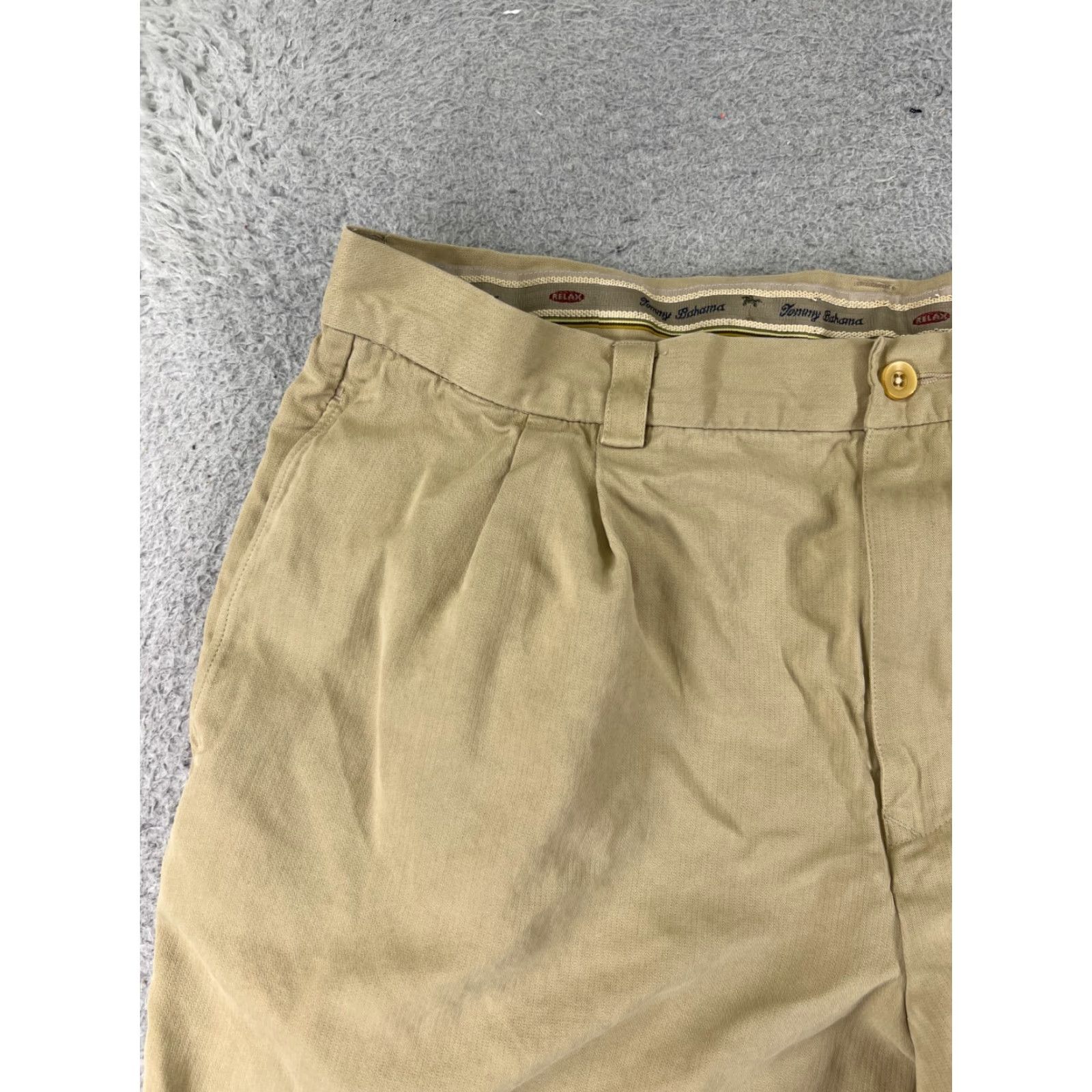 Tommy Bahama Tommy Bahama Shorts Adult 36 Beige Silk Bermuda Pleated Beach Vacation Size US 36 / EU 52 - 4 Thumbnail
