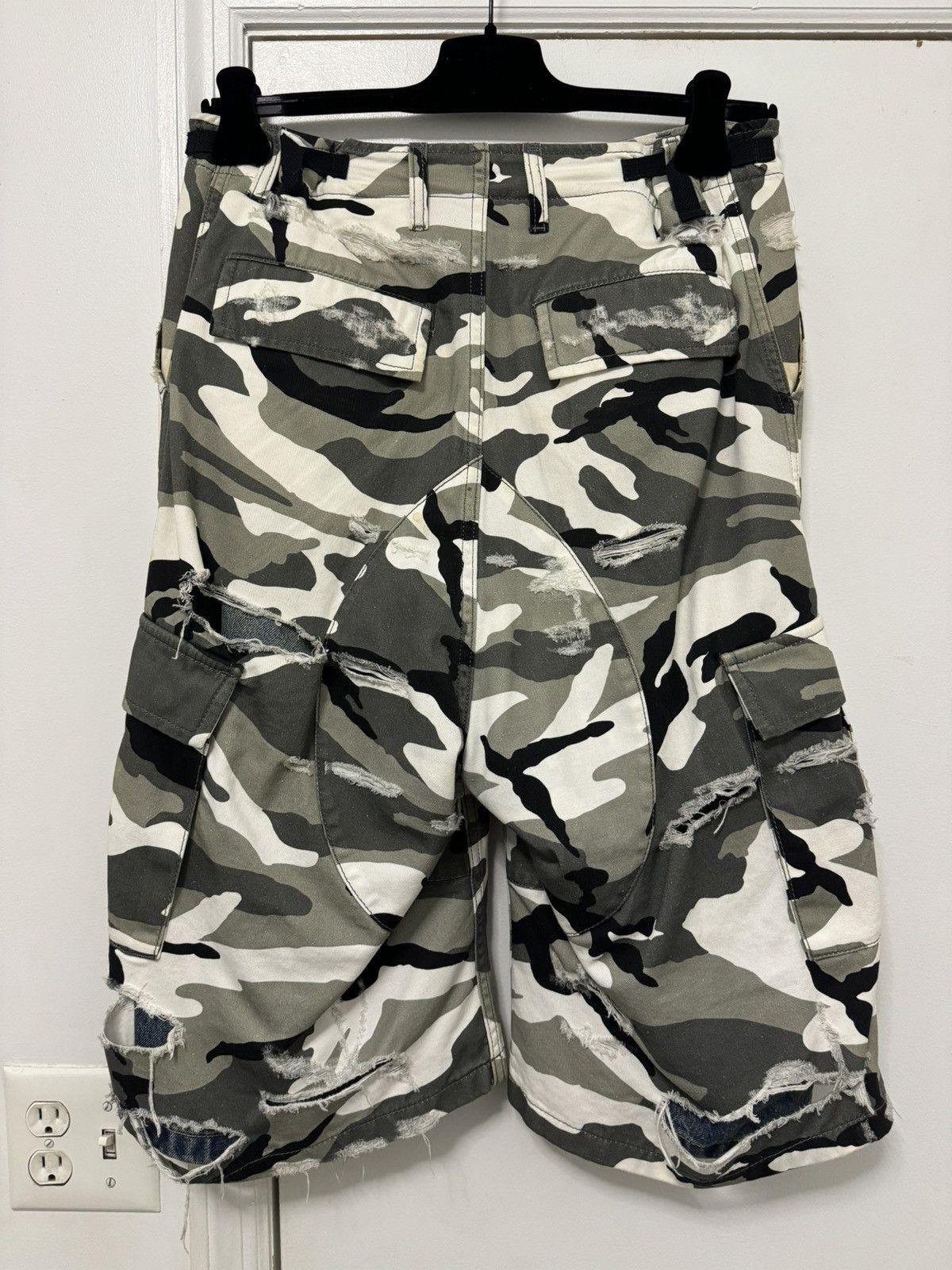 Balenciaga Trompe L’oeil Camo Shorts Size US 32 / EU 48 - 2 Thumbnail