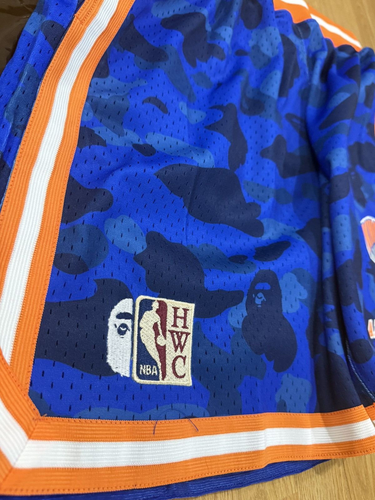 Bape × Mitchell & Ness × NBA BAPE X M&N NBA - NEW YORK KNICKS SWINGMAN SHORTS Size US 34 / EU 50 - 4 Thumbnail
