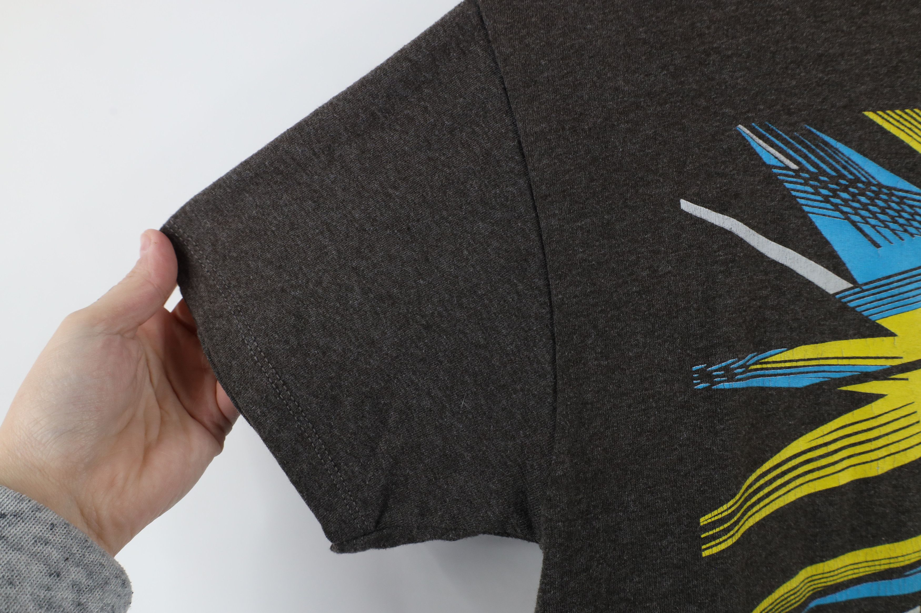 Vintage Vintage DC Shoes Spell Skateboarding Skateboard T-Shirt Gray Size US XS / EU 42 / 0 - 6 Thumbnail