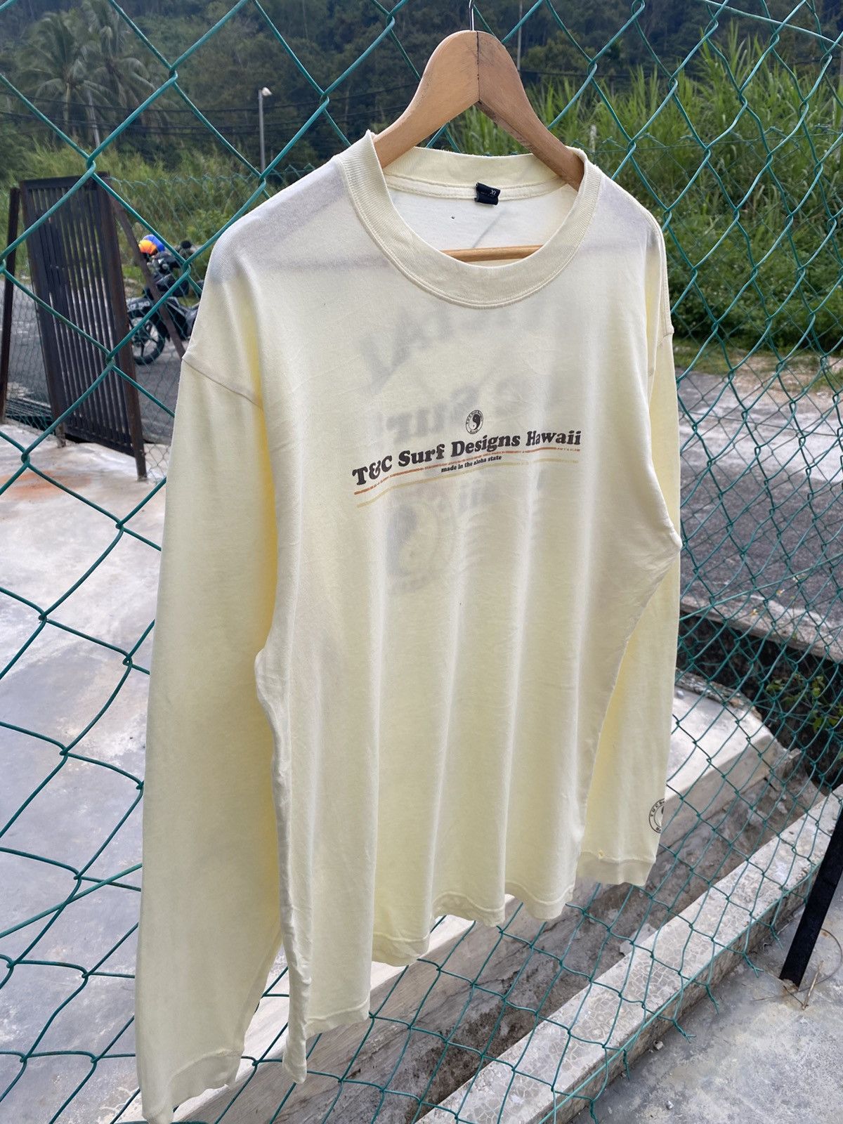 Vintage Distressed Vintage T&C Surf Design Hawaii long sleeve tees Size US L / EU 52-54 / 3 - 4 Thumbnail