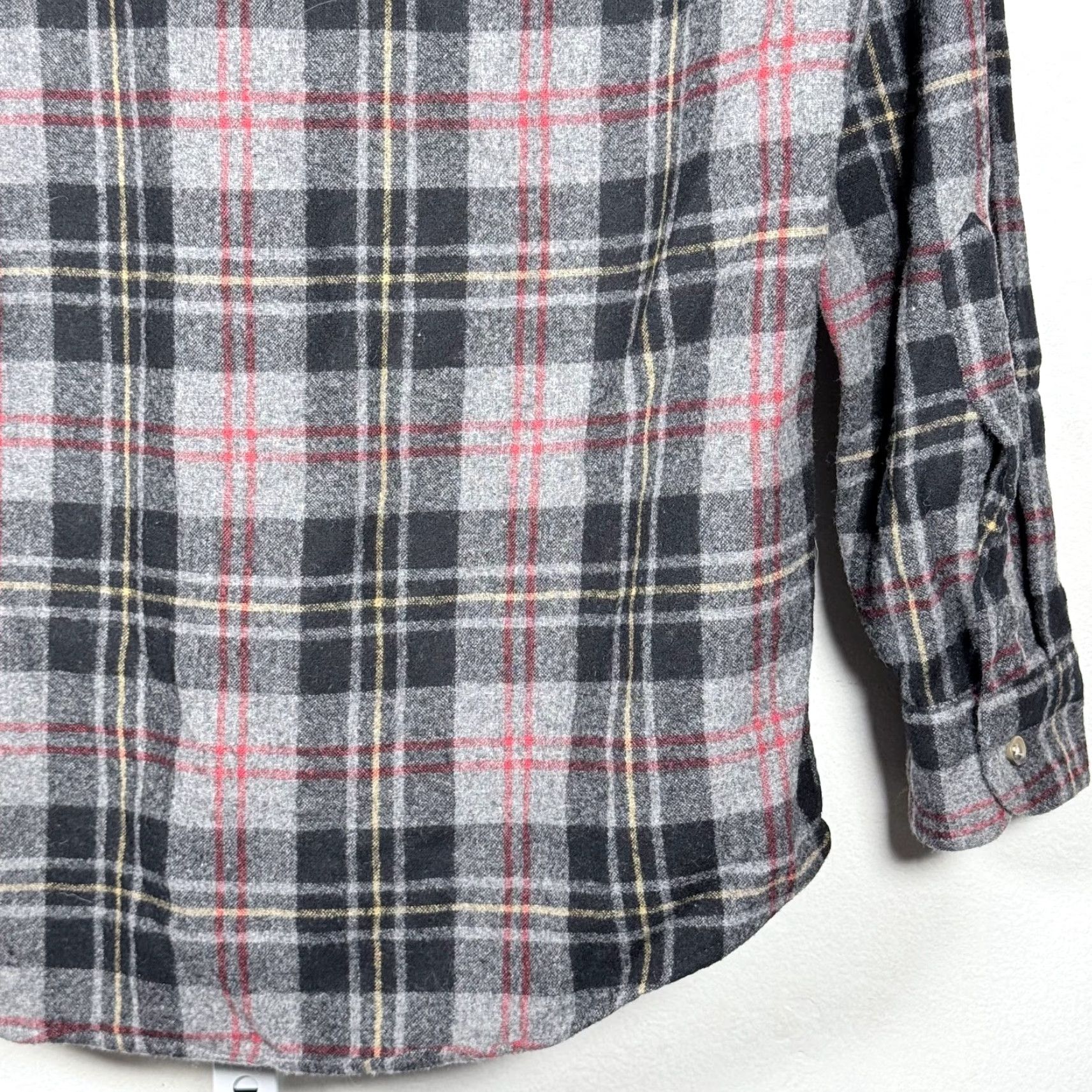 Pendleton VINTAGE Pendleton Shirt Gray Plaid Virgin Wool Fitted Men's Size Medium Size US M / EU 48-50 / 2 - 6 Thumbnail