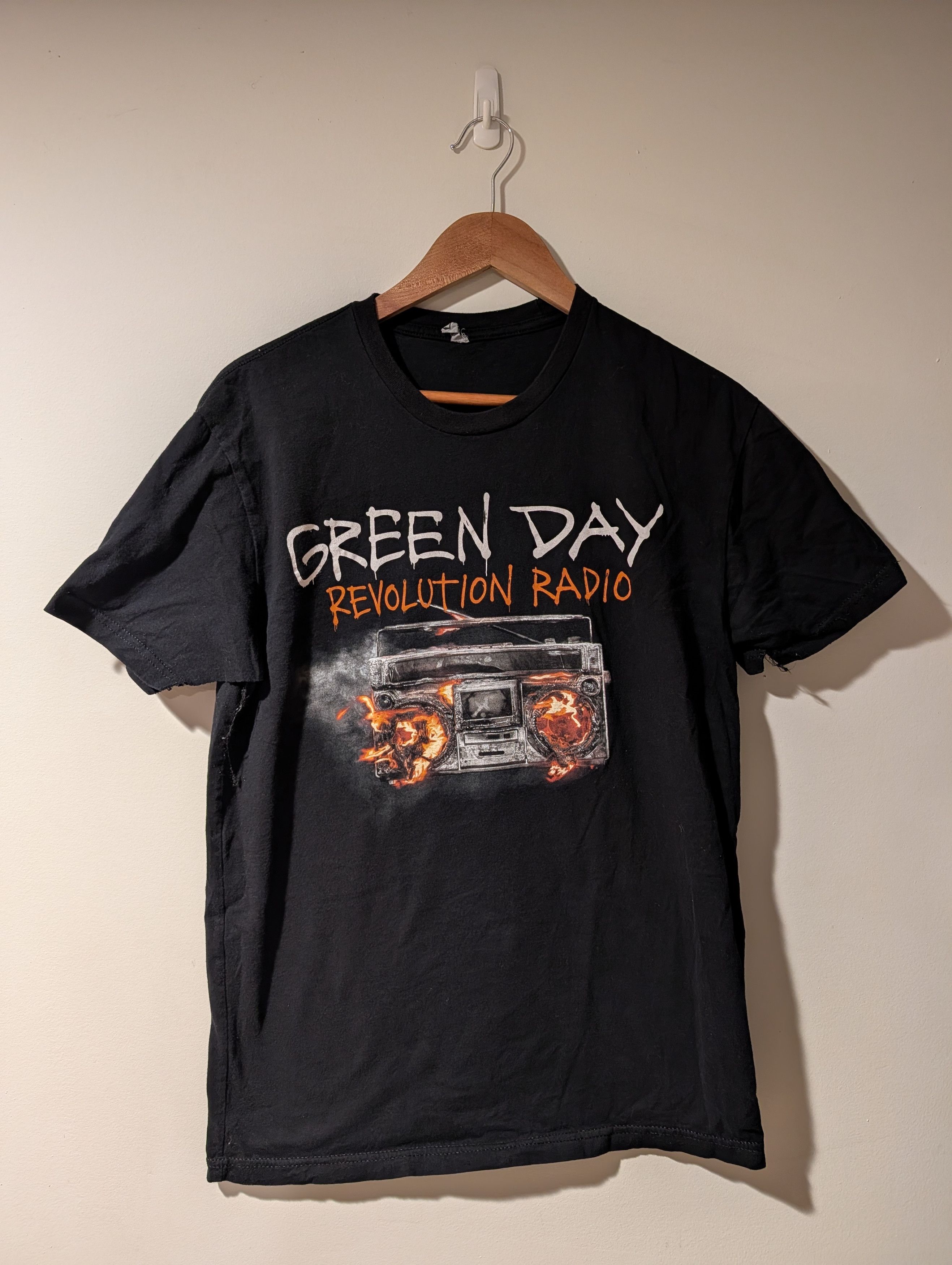 Band Tees Green Day Shirt Size M Adult Revolution Radio Tour 2017 Size US M / EU 48-50 / 2 - 1 Thumbnail