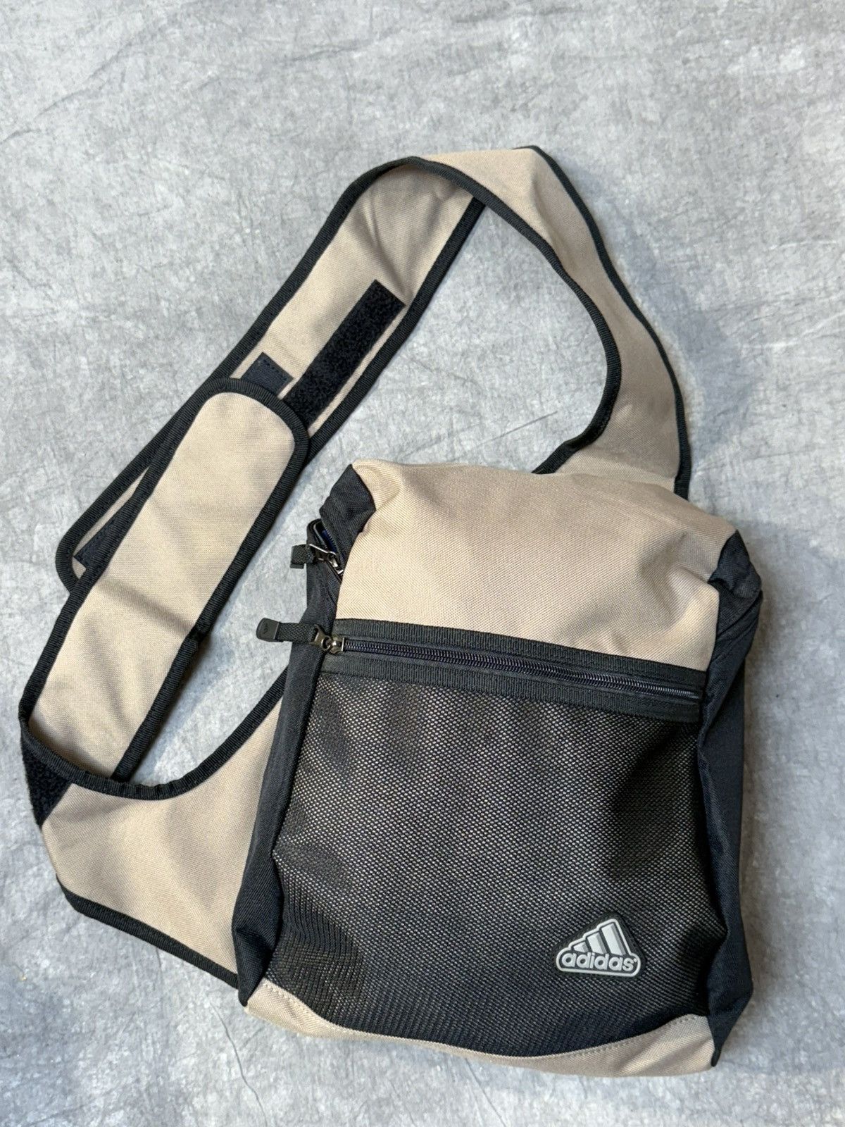 バッグ 80s adidas vintage sling messenger bag s-l400.jpg