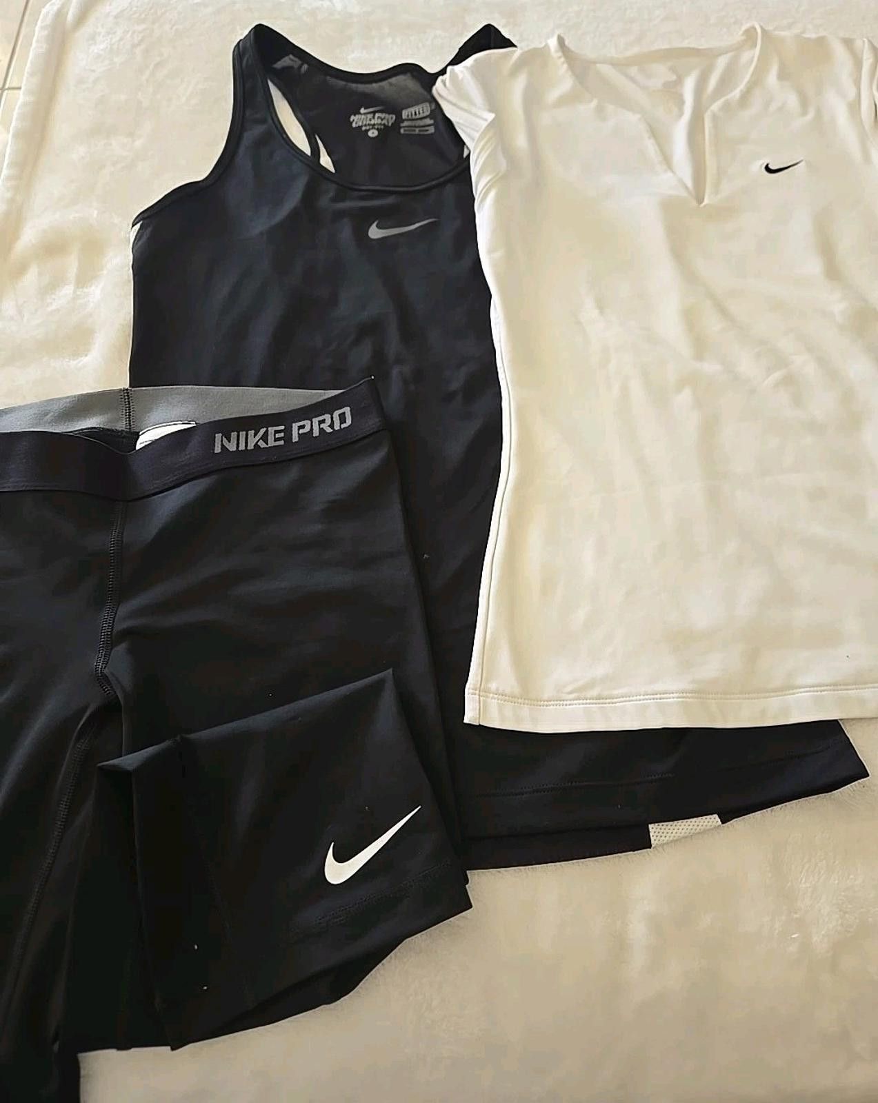 Nike Nike Pro 3 Pcs Set Combat Dri Fit Capri/ 2 Tops Womens Small Size 28" / US 6 / IT 42 - 2 Thumbnail