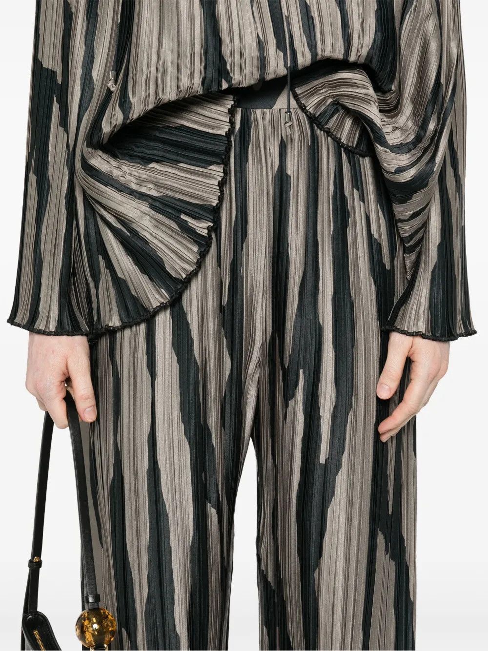 Lanvin o1y0326 Sweatpant in Gray/Black Size 30" / US 8 / IT 44 - 5 Thumbnail