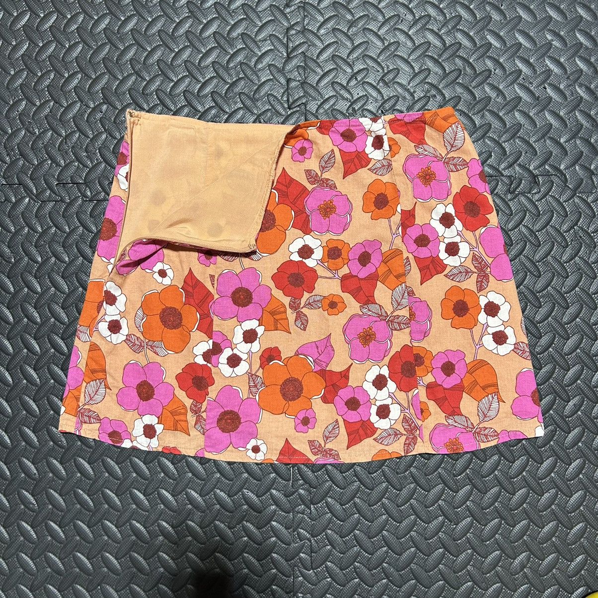 Urban Outfitters Urban Outfitters Mini Skirt Floral Notched Small Petites Size 25" / US 0 / IT 36 - 11 Thumbnail