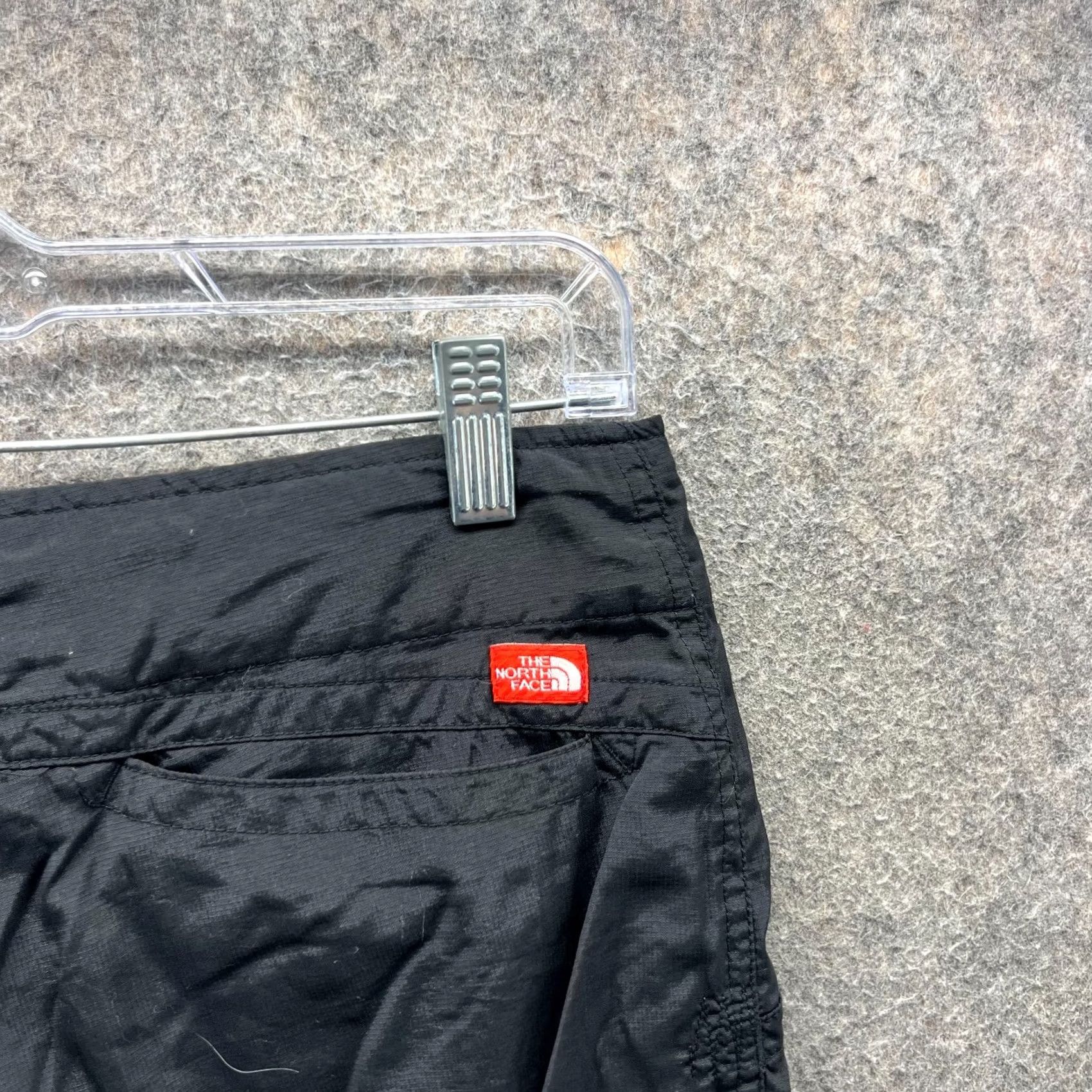 The North Face The North Face Pants Womens 4 Black Crop Outdoor Hiking Sweat Nylon Polyester Logo Pockets Straight Inseam 18 Regular ID: None Size 27" / US 4 / IT 40 - 7 Thumbnail