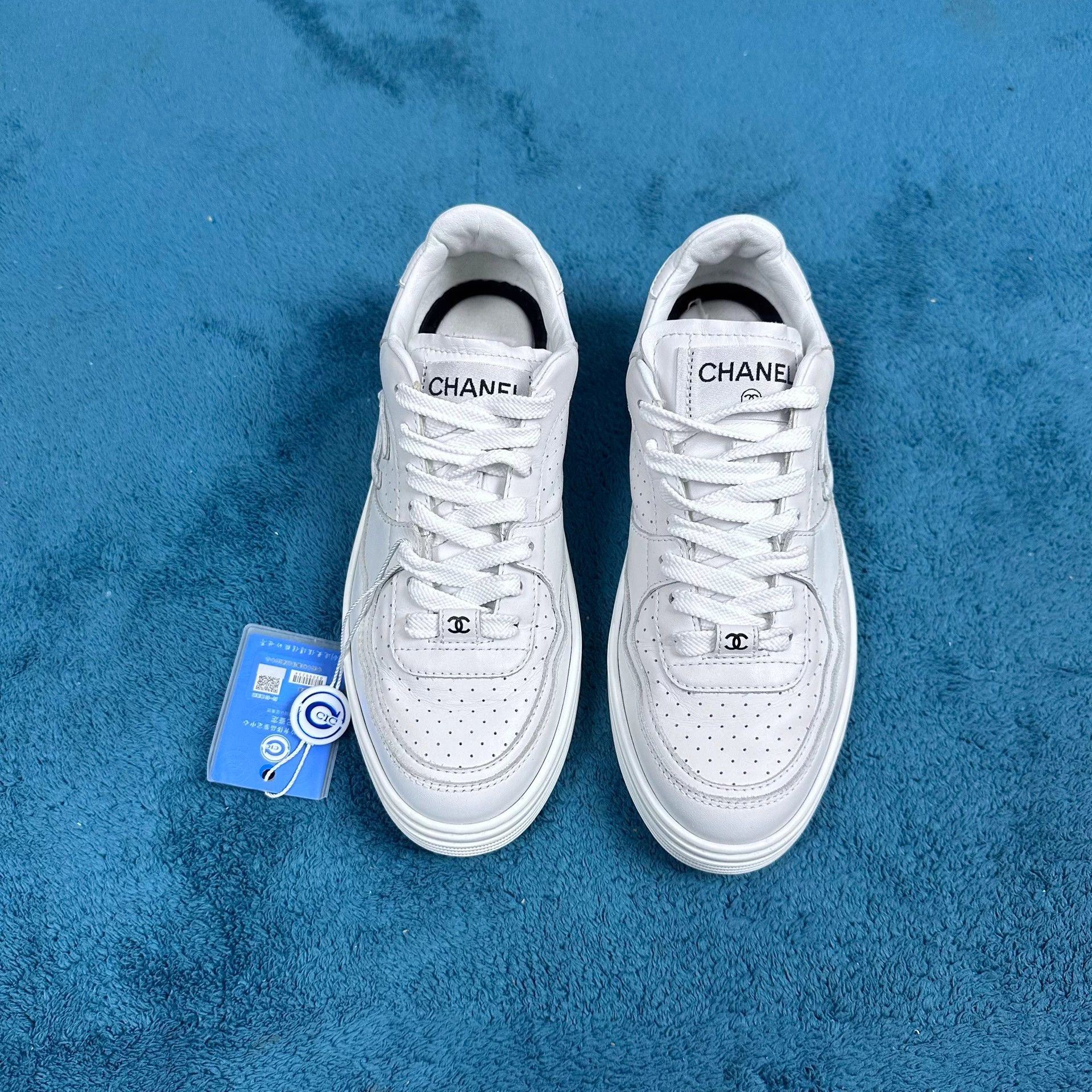 Chanel Chanel 23A White Round Toe Low-Top Lace-Up Sneaker 36 (LikeNew) Size US 5.5 / IT 35.5 - 1 Thumbnail