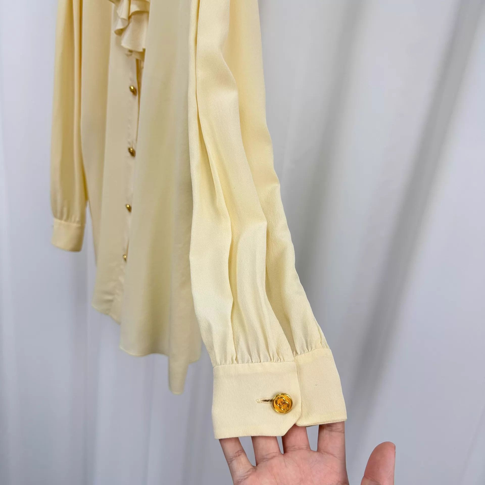 Gucci Gucci Ruffle Silk Shirt 40 99 New GG Enamel Button Size S / US 4 / IT 40 - 4 Thumbnail