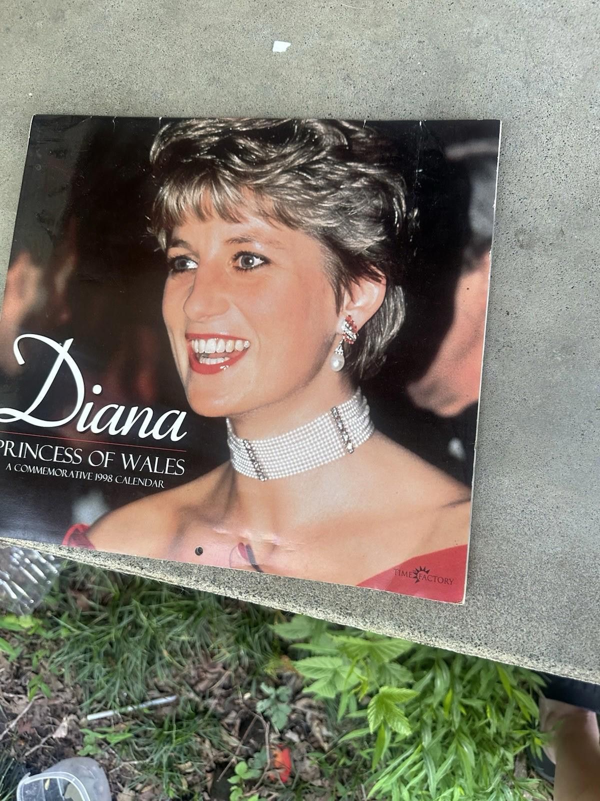 Designer Collectors Lot Of Princess Diana Memorabilia Magazines Book Size ONE SIZE - 9 Thumbnail