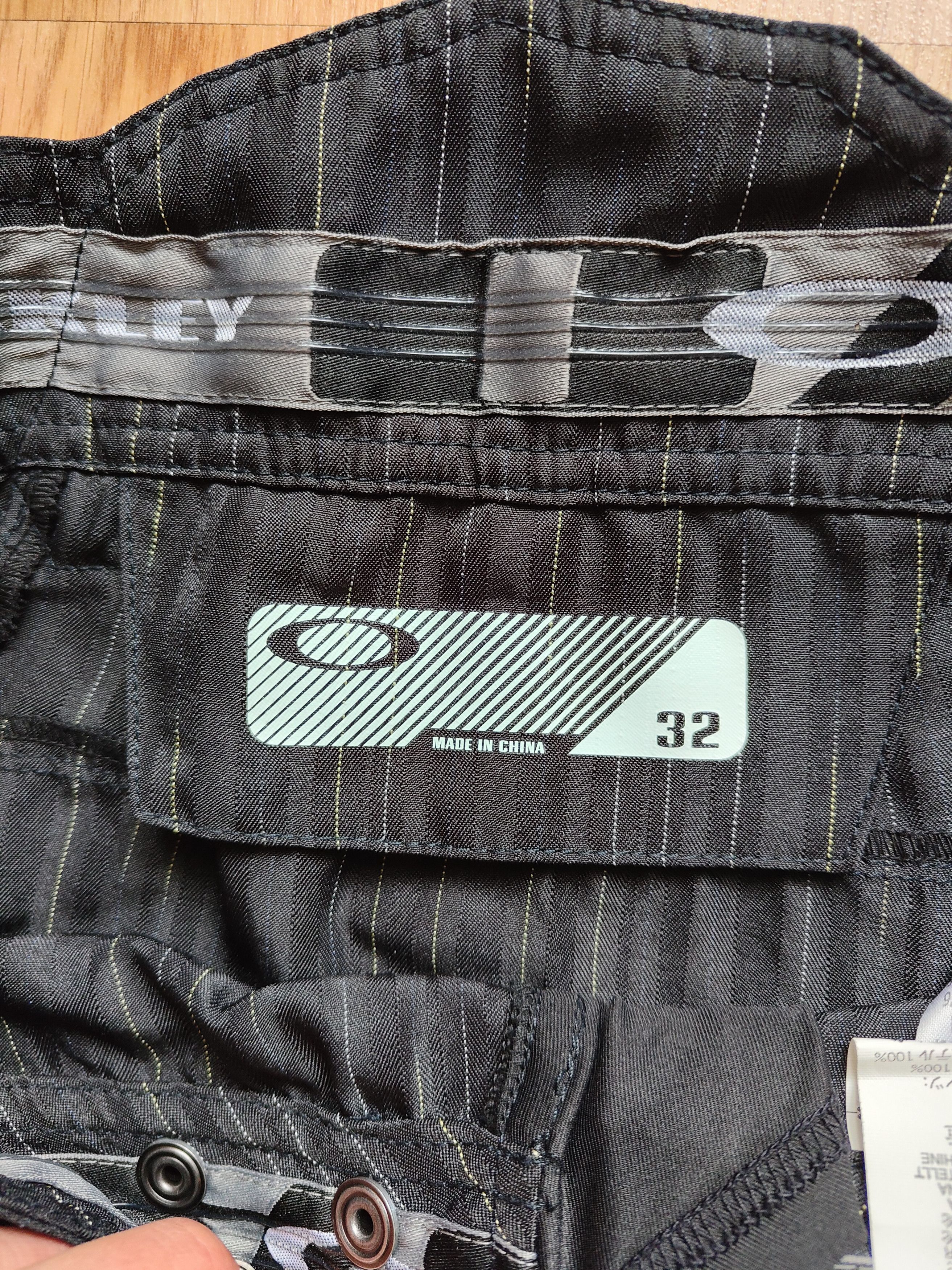 Oakley Vintage Oakley Shorts 2006 Bark Short Oakley Size US 32 / EU 48 - 4 Thumbnail
