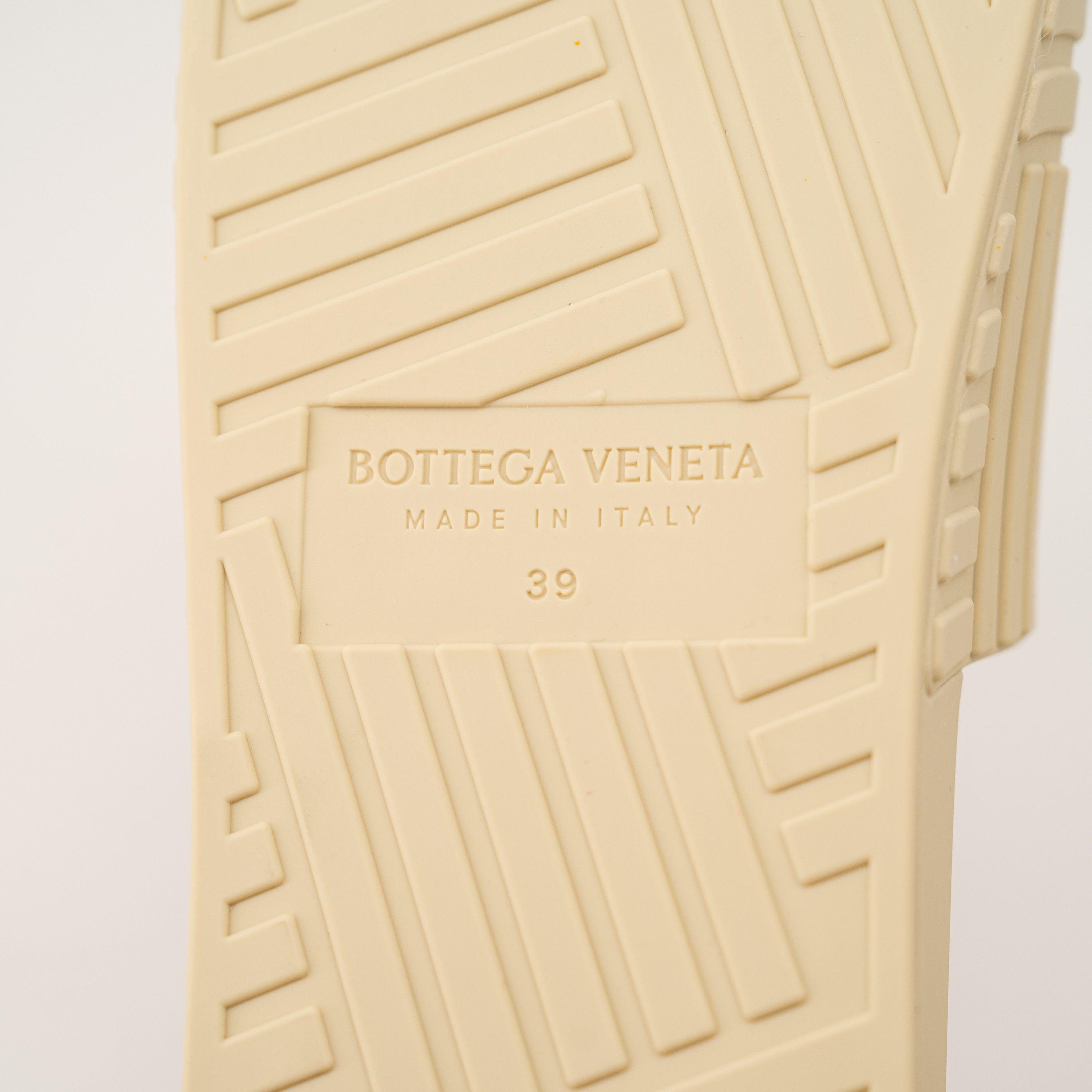 Bottega Veneta 39 9 us Bottega Veneta Sea Salt Rubber Slide Sandals Cream Size US 9 / IT 39 - 7 Thumbnail