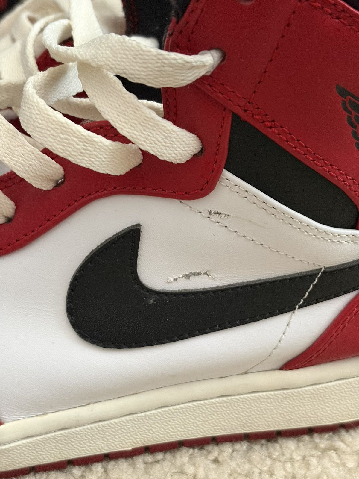 Jordan Brand Air Jordan 1 Retro High 2013 Chicago 2013 Size US 11 / EU 44 - 3 Thumbnail