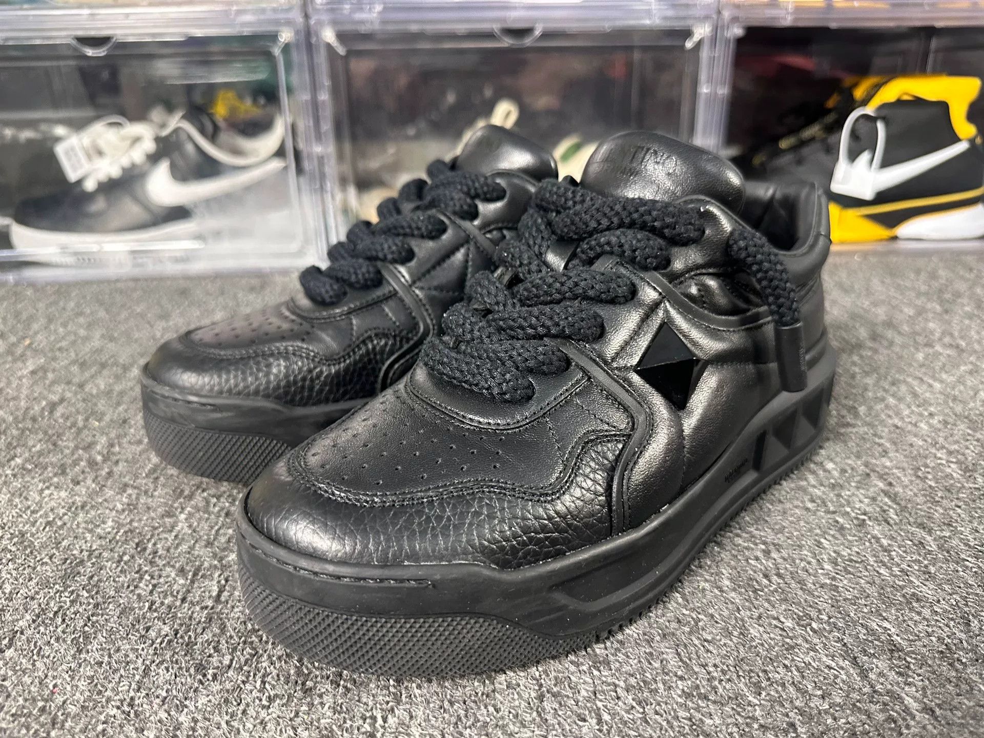 Valentino Valentino Black Lowtop Sneakers 7 Men Size US 7 / EU 40 - 1 Thumbnail