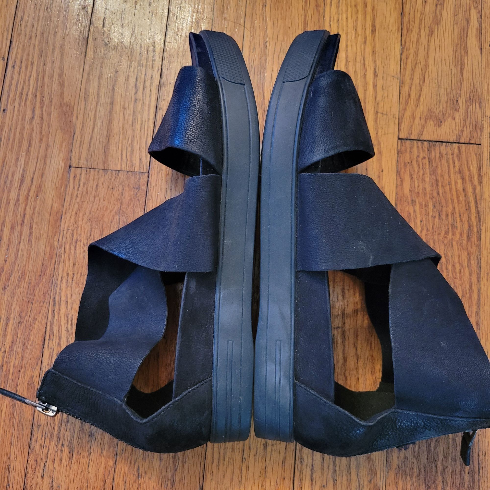 Eileen Fisher Eileen Fisher Black 8 Comfort Open Toe Sport Tumbled Leather Size US 8 / IT 38 - 5 Thumbnail