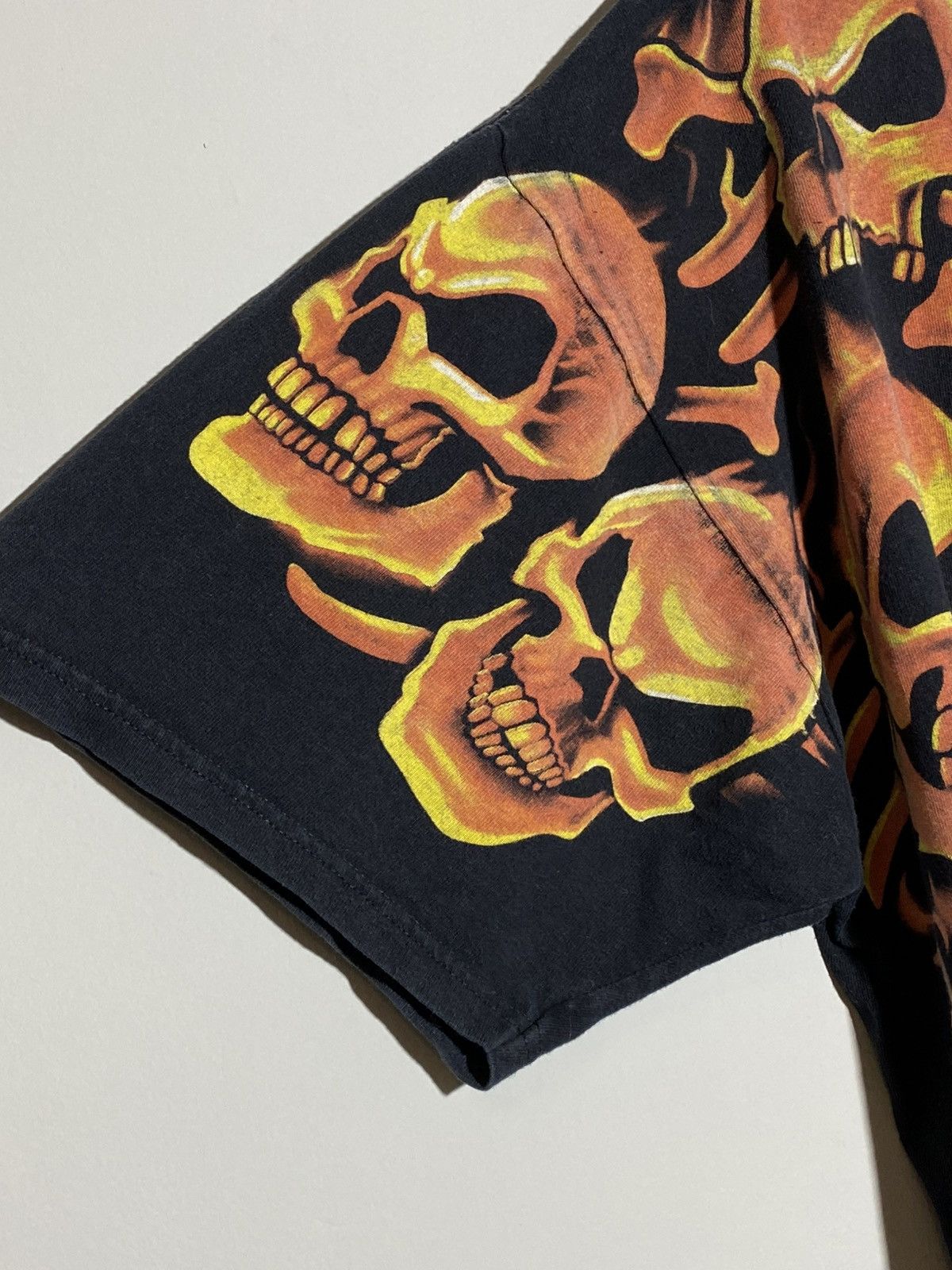 Liquid Blue Vintage 00s Liquid Blue Skull Pile All Over Print T-Shirt DS Size US XL / EU 56 / 4 - 4 Thumbnail