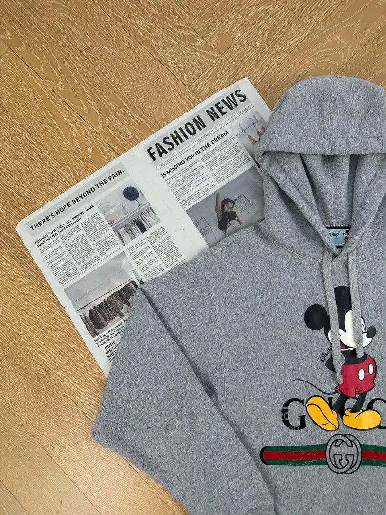 Gucci Gucci Co-branded Mickey Mouse Printed Loose Hooded Sweatsh Size XS / US 0-2 / IT 36-38 - 6 Thumbnail