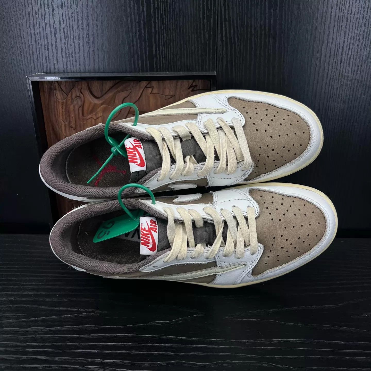 Nike Jordan 1 Low Mocha Reverse Swoosh 42 Size US 9 / EU 42 - 7 Thumbnail