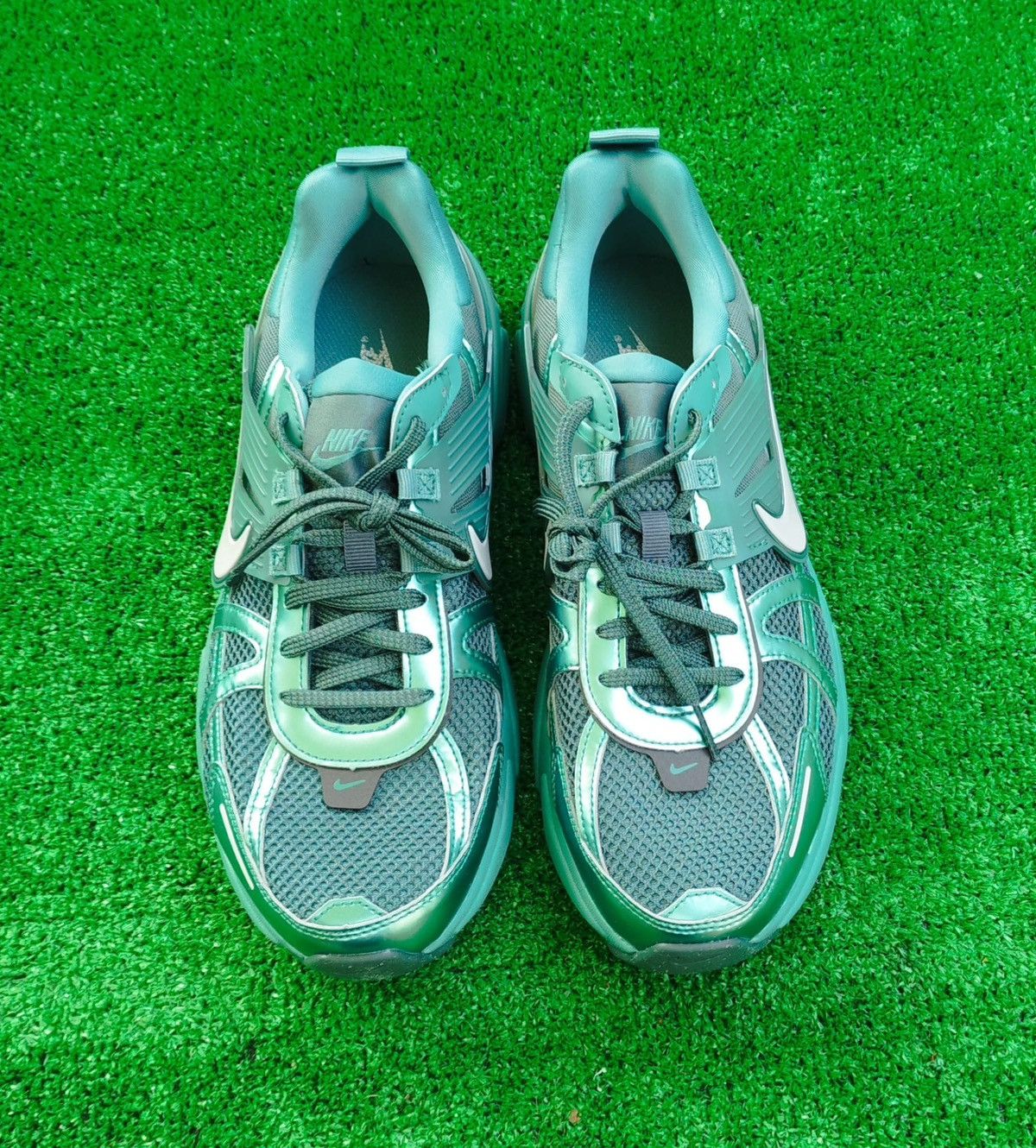 Nike Shoes Nike V2K Run Unisex. Size US 9 / EU 42 - 2 Thumbnail