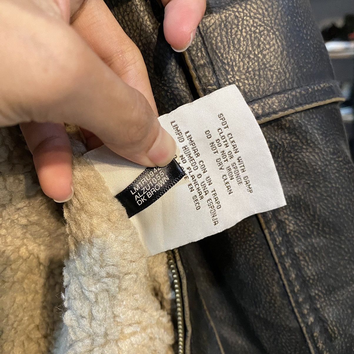 Levi's VINTAGE Y2K LEVIS HEAVY LEATHER JACKET Size US XL / EU 56 / 4 - 20 Thumbnail