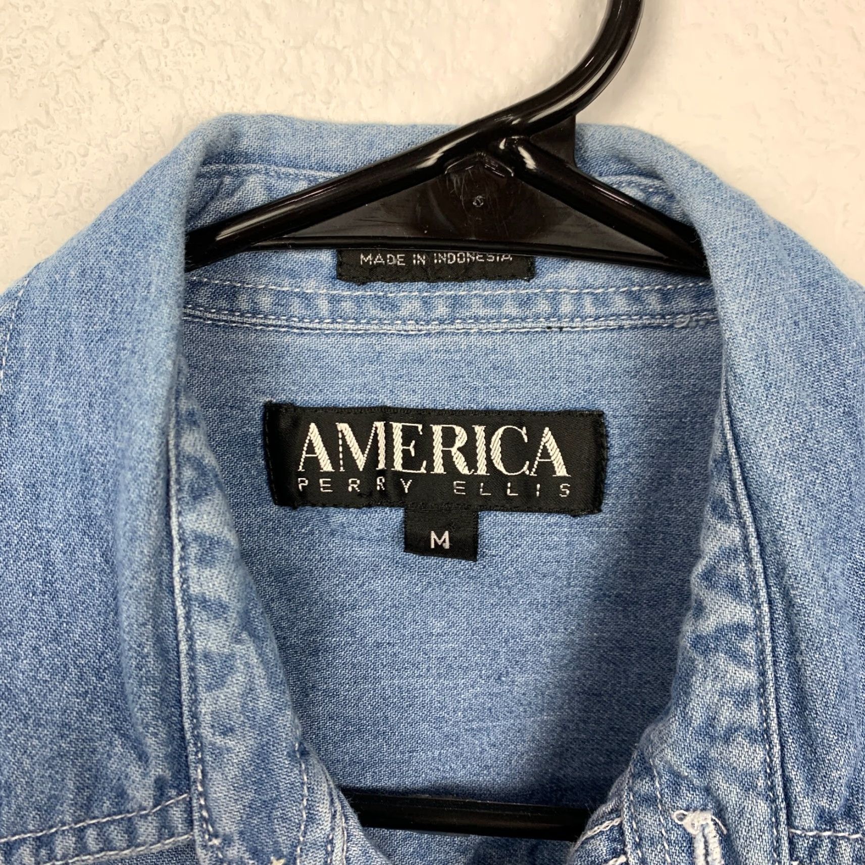 Perry Ellis Vintage Perry Ellis Denim Button-Up Shirt Solid Cotton Medium Blue Men's Button-Down Collar Long Sleeve Regular Denim Shirt Size US M / EU 48-50 / 2 - 5 Thumbnail
